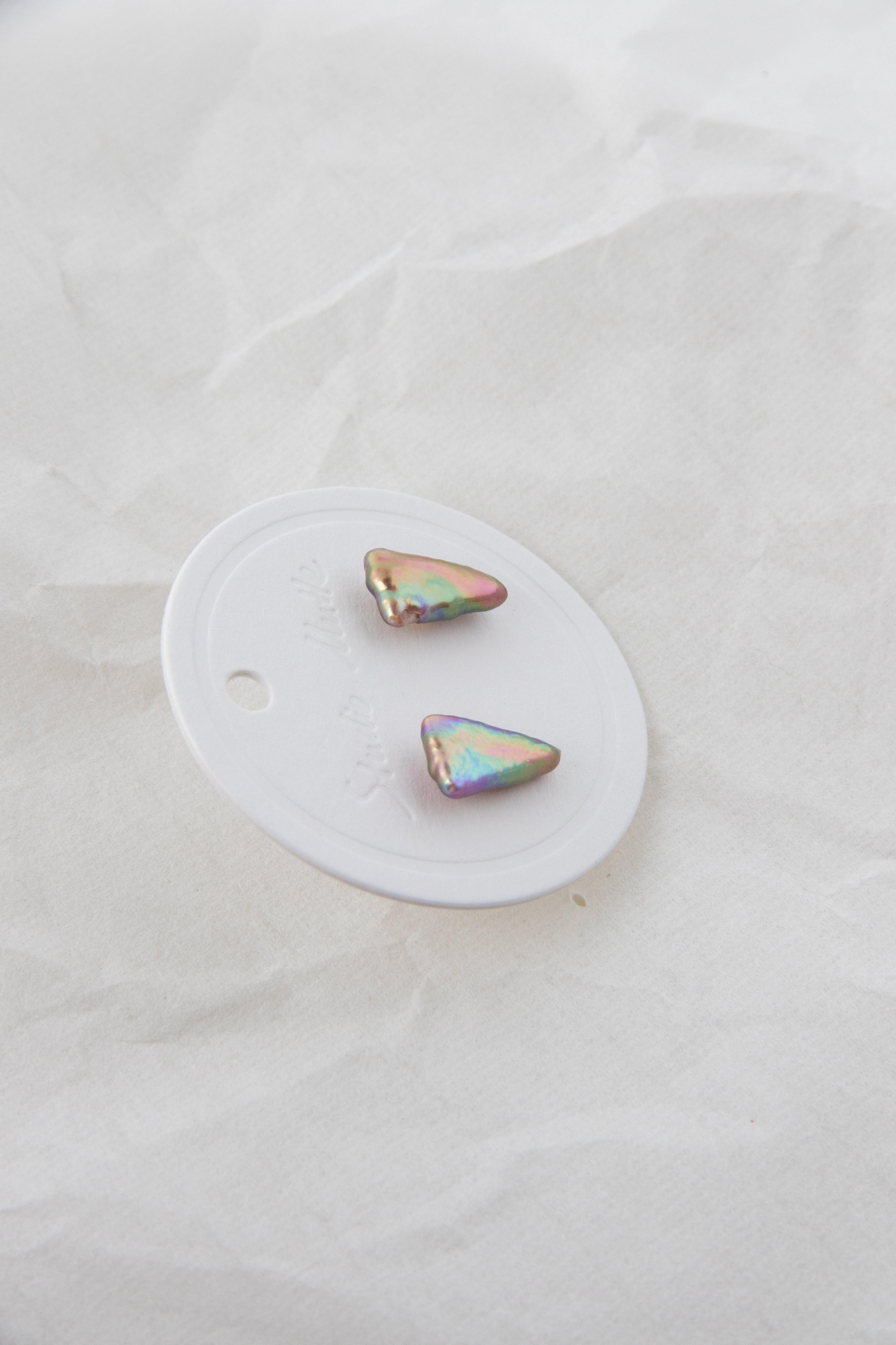 Natural wine red purple and green triangle pearl studs- excellent level-Nr.5