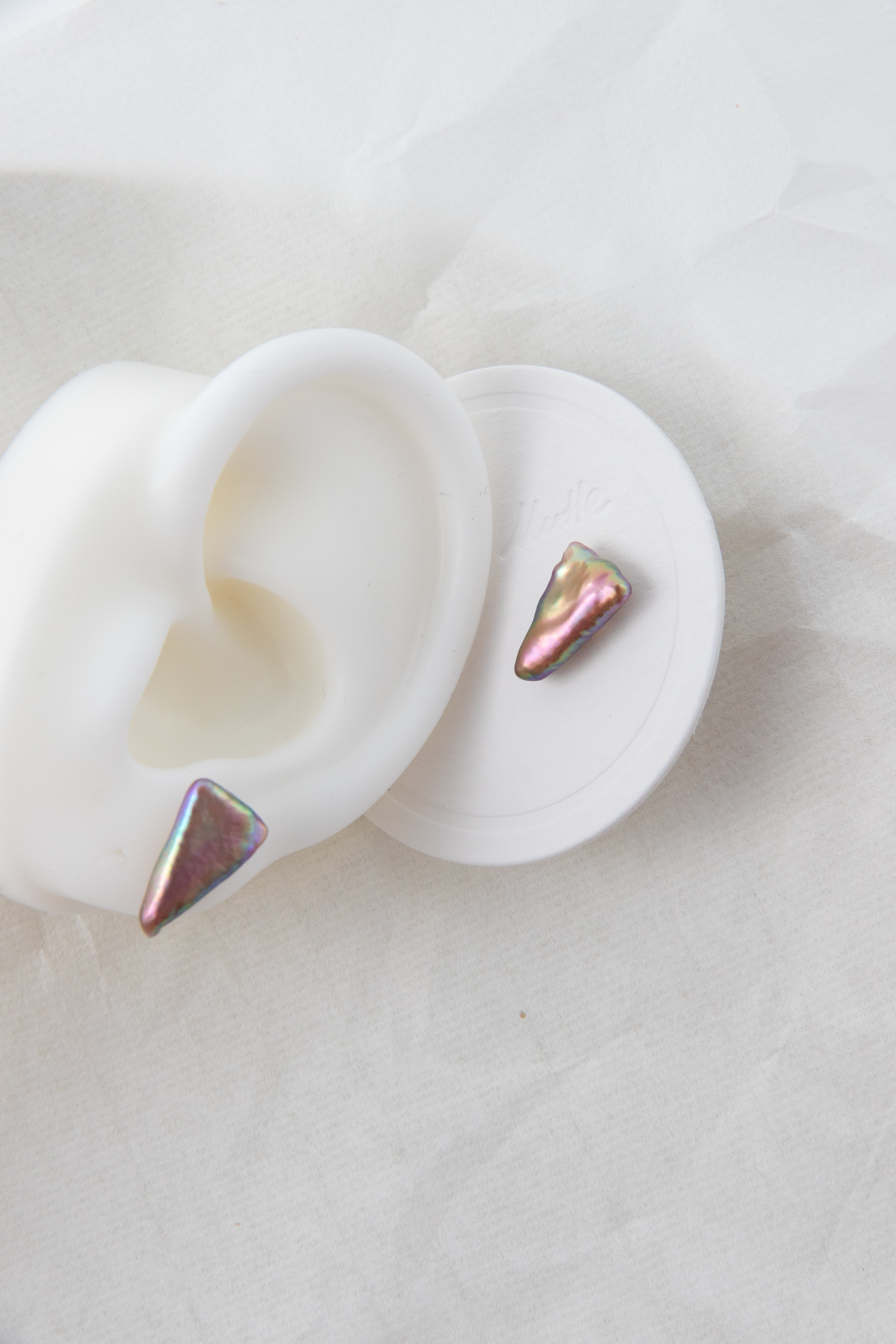 Natural wine red purple and green triangle pearl studs- excellent level-Nr.5