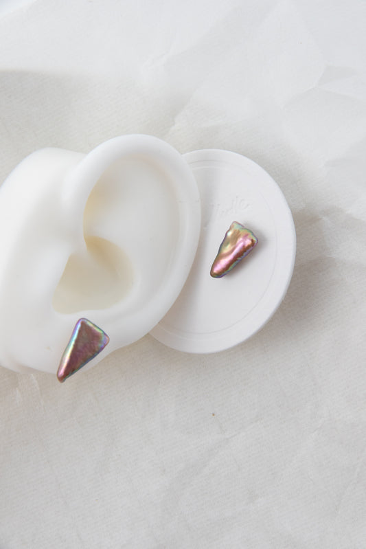Natural wine red purple and green triangle pearl studs- excellent level-Nr.5