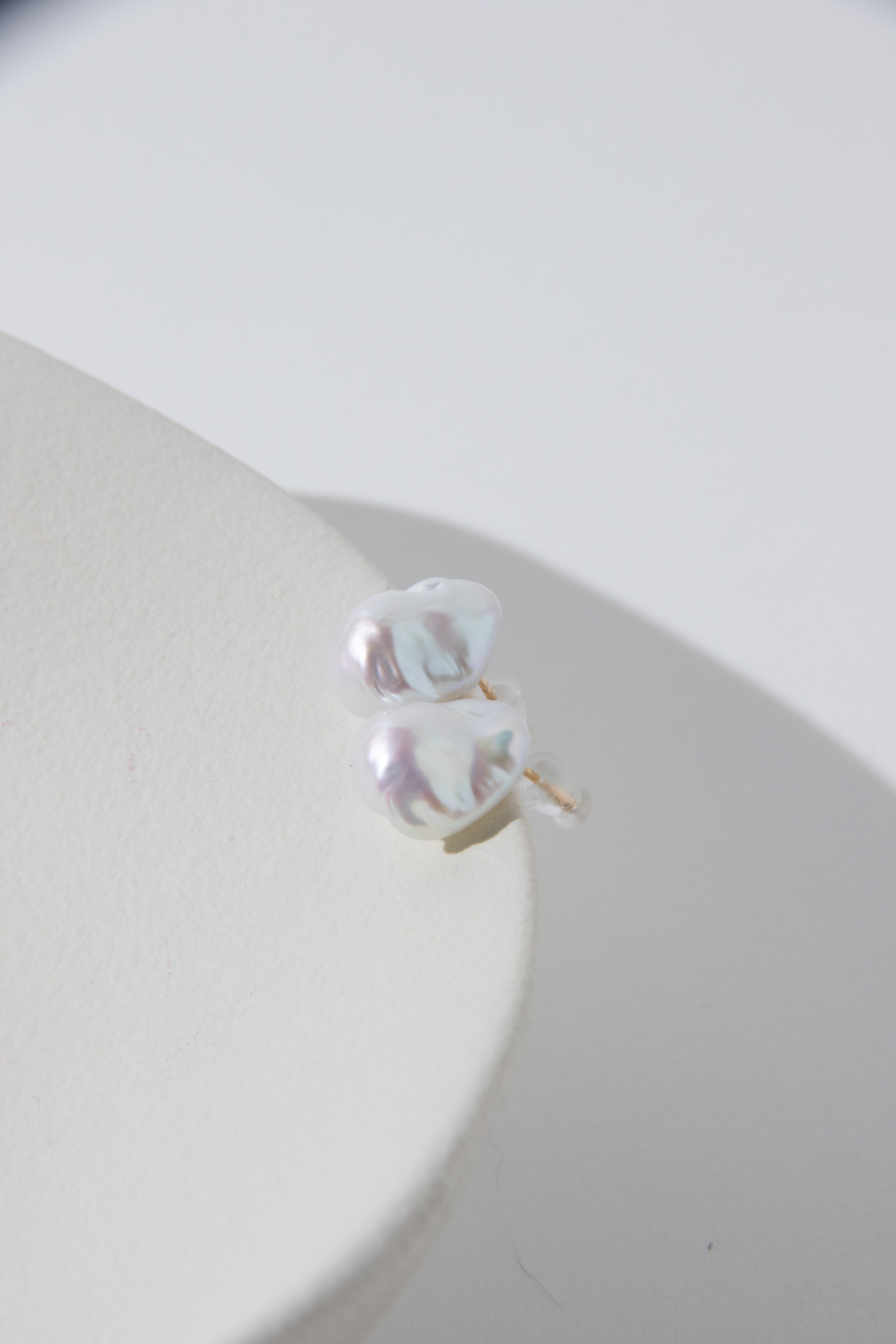 Standard white mini baroque pearl ear studs-excellent level-Nr.2