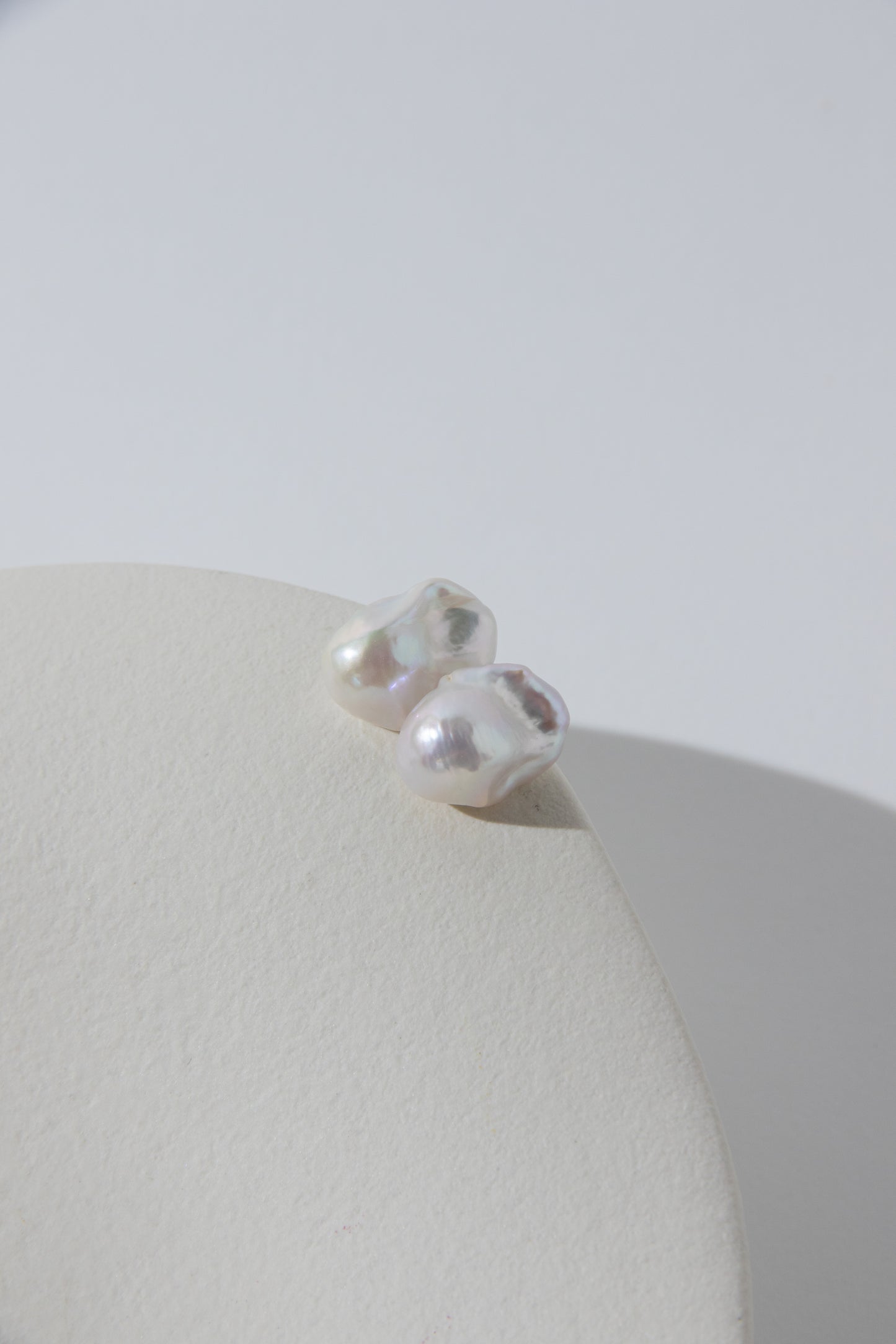 Standard white mini baroque pearl ear studs-excellent level-Nr.2