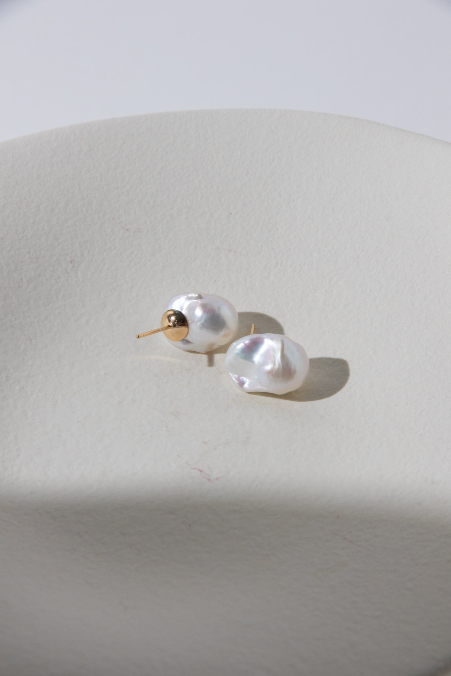 Standard white mini baroque pearl ear studs-excellent level-Nr.2