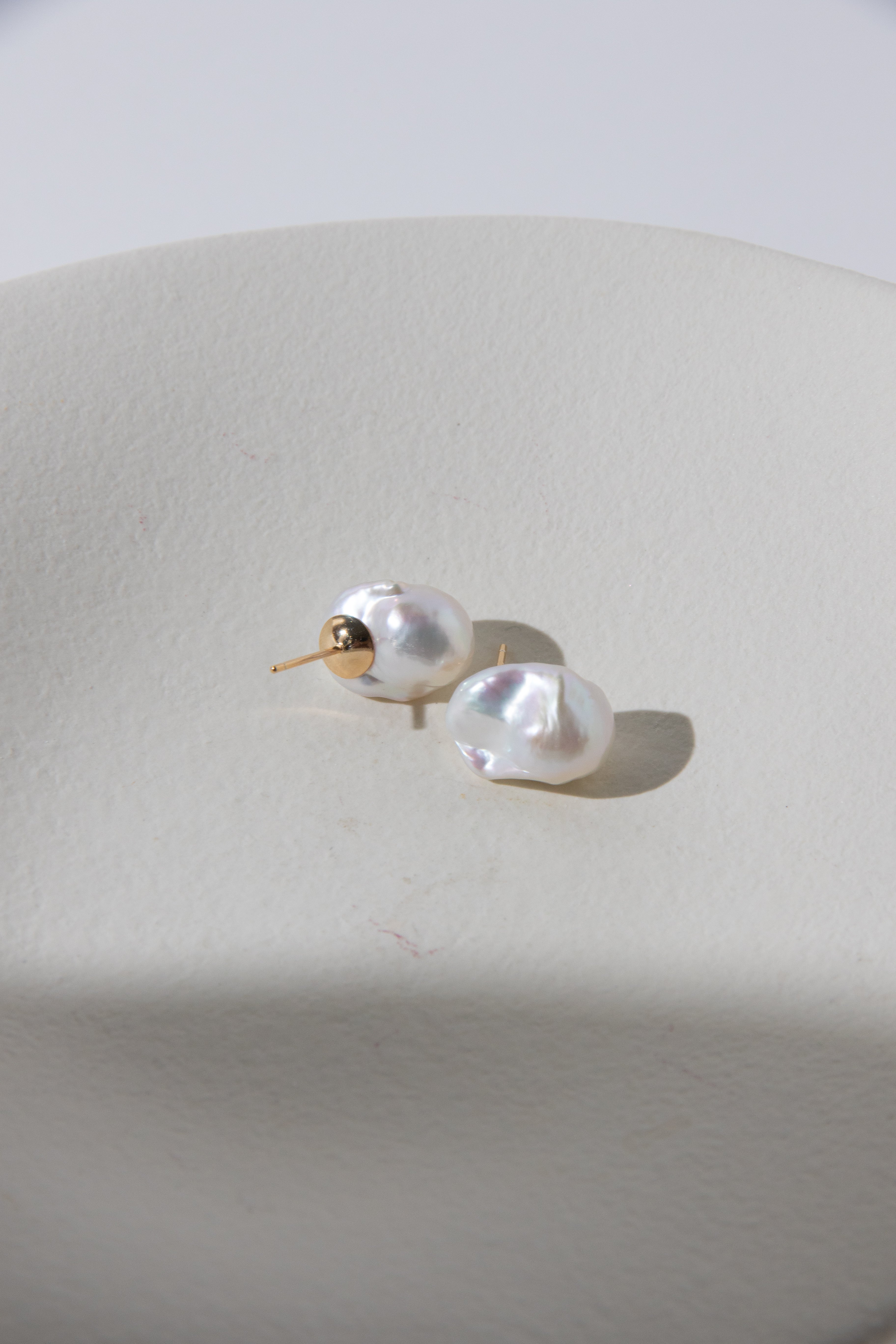 Standard white mini baroque pearl ear studs-excellent level-Nr.2