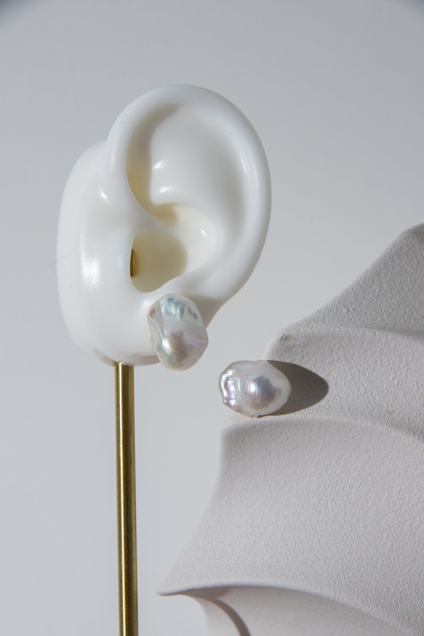 Standard white mini baroque pearl ear studs-excellent level-Nr.2