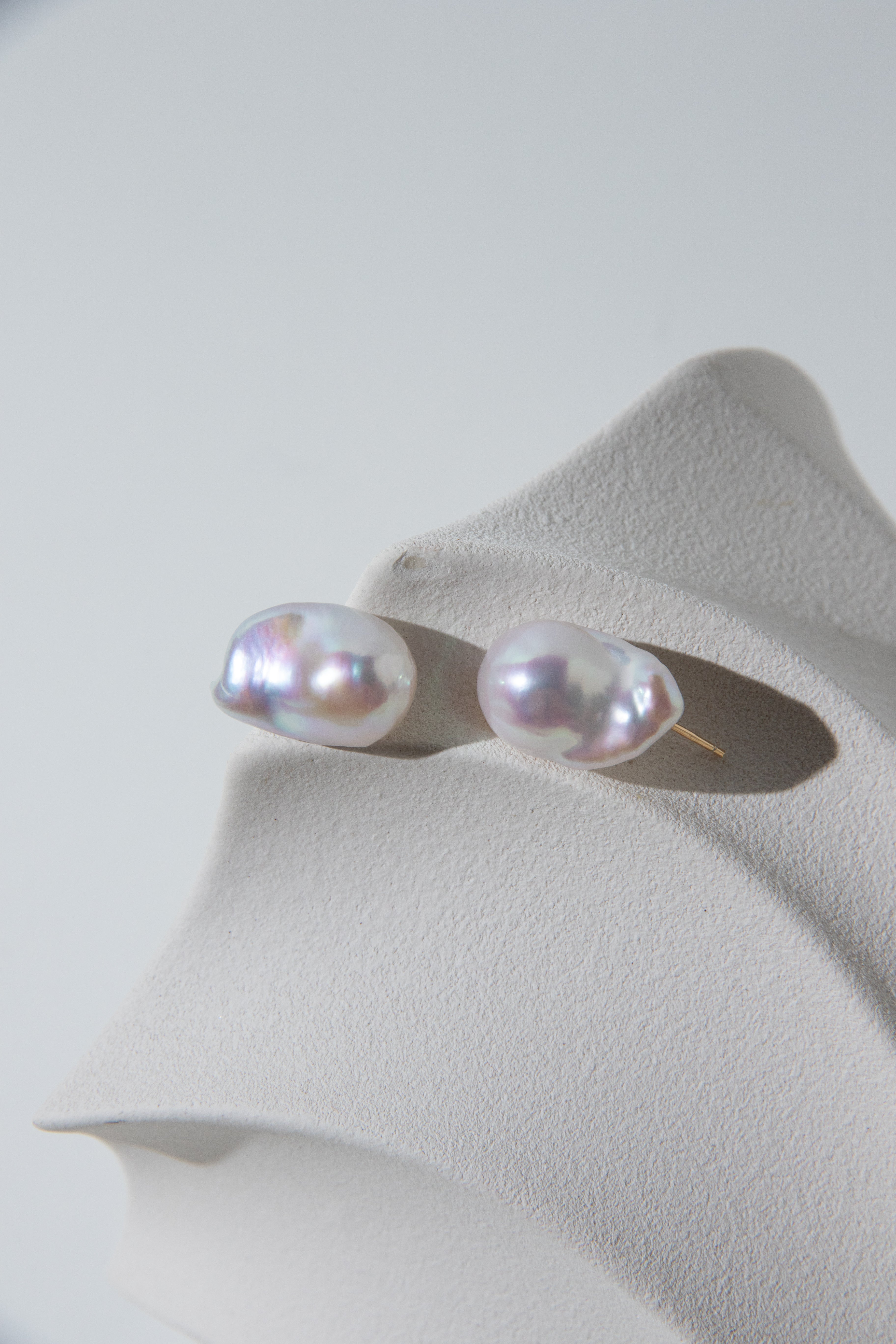 Standard white small baroque pearl ear studs-excellent level -Nr.3