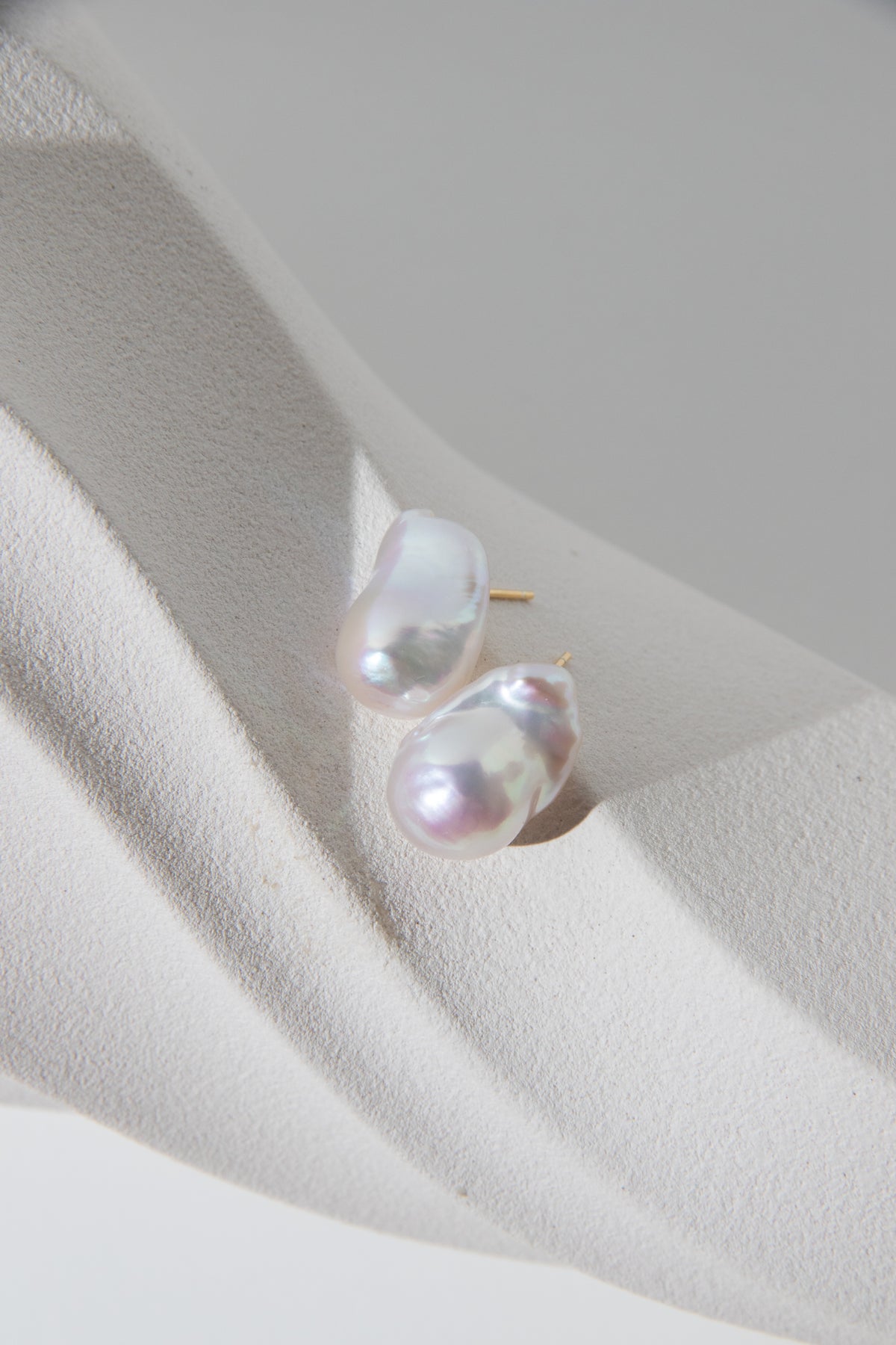 Standard white small baroque pearl ear studs-excellent level -Nr.3