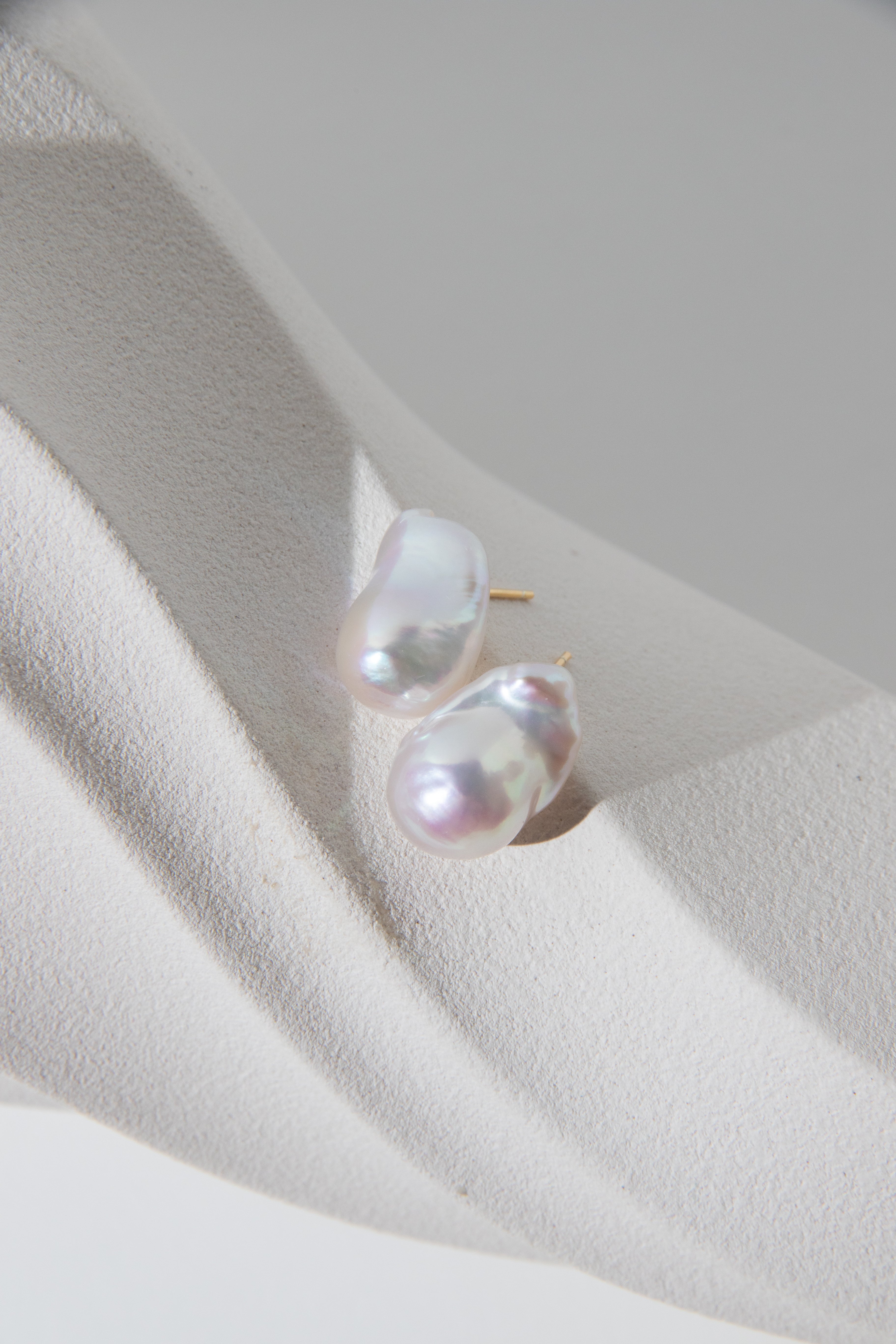 Standard white small baroque pearl ear studs-excellent level -Nr.3