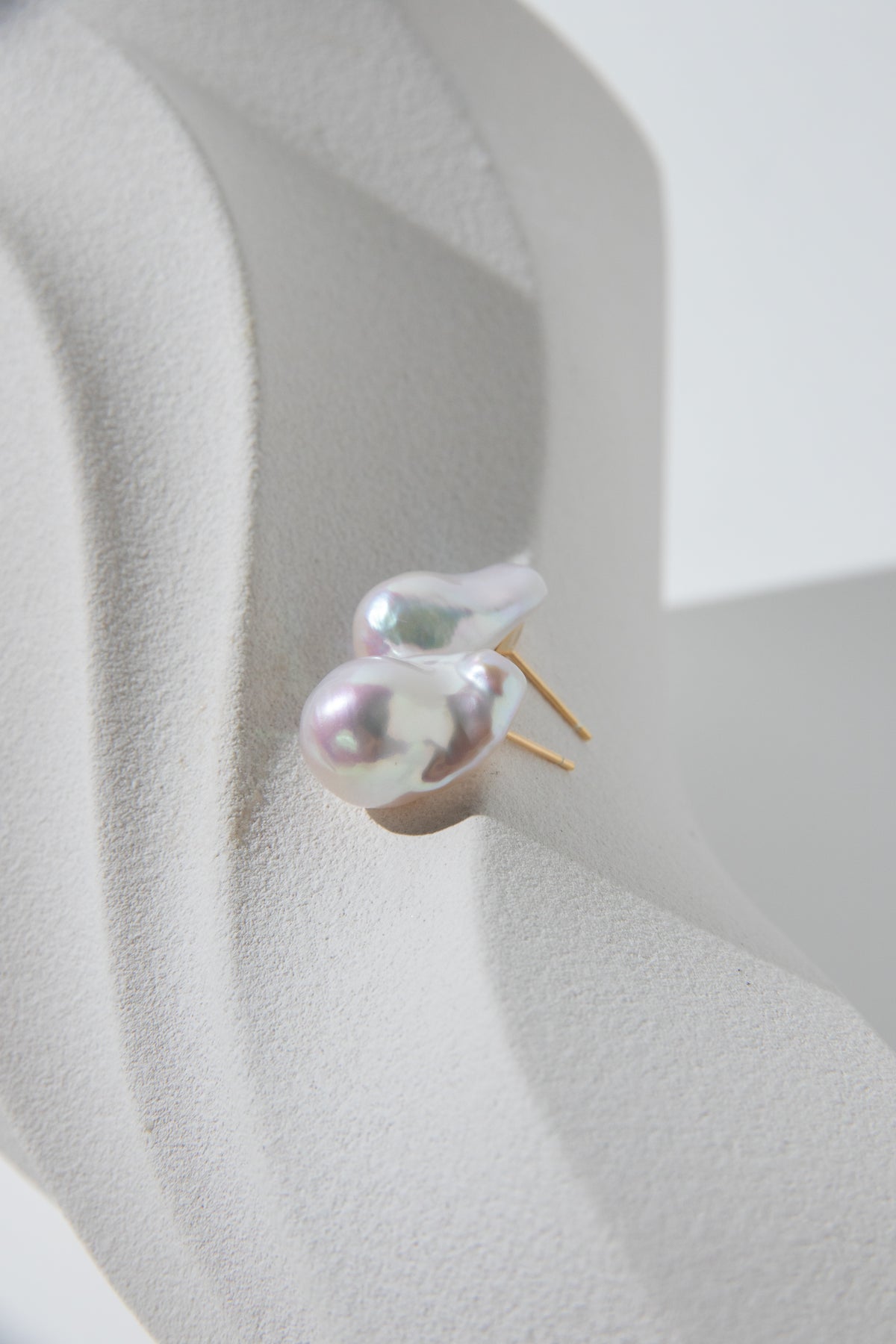 Standard white small baroque pearl ear studs-excellent level -Nr.3