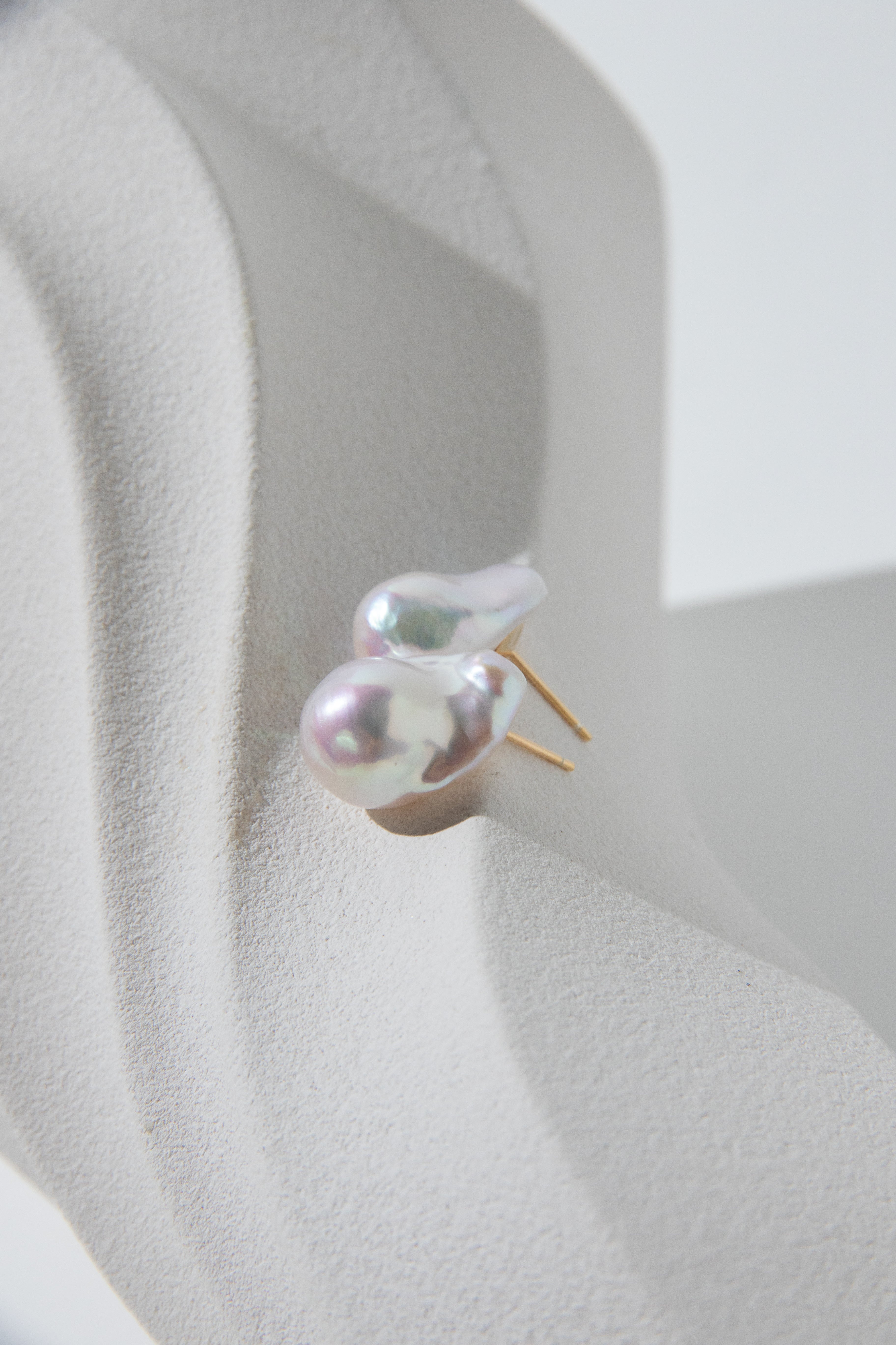 Standard white small baroque pearl ear studs-excellent level -Nr.3