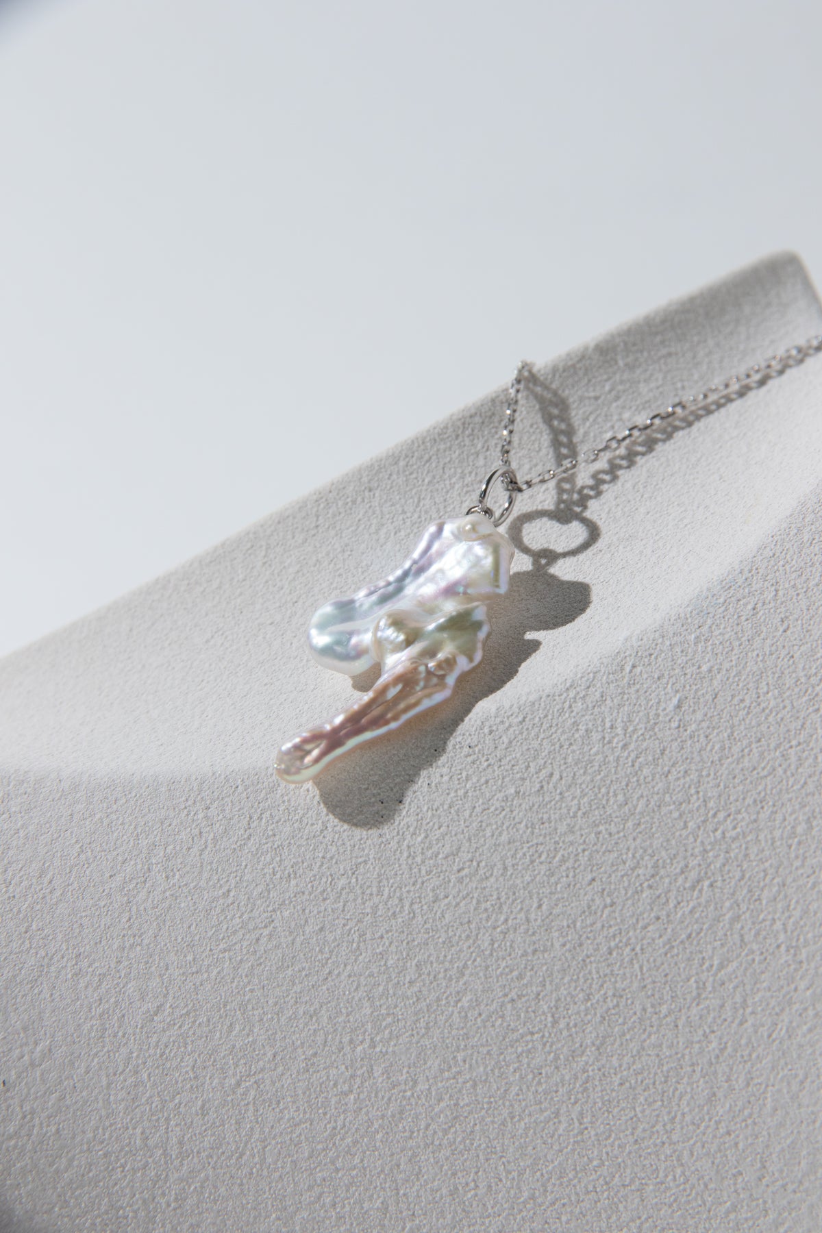 Seedless standard white irregular twined Pipa Pearl necklace set