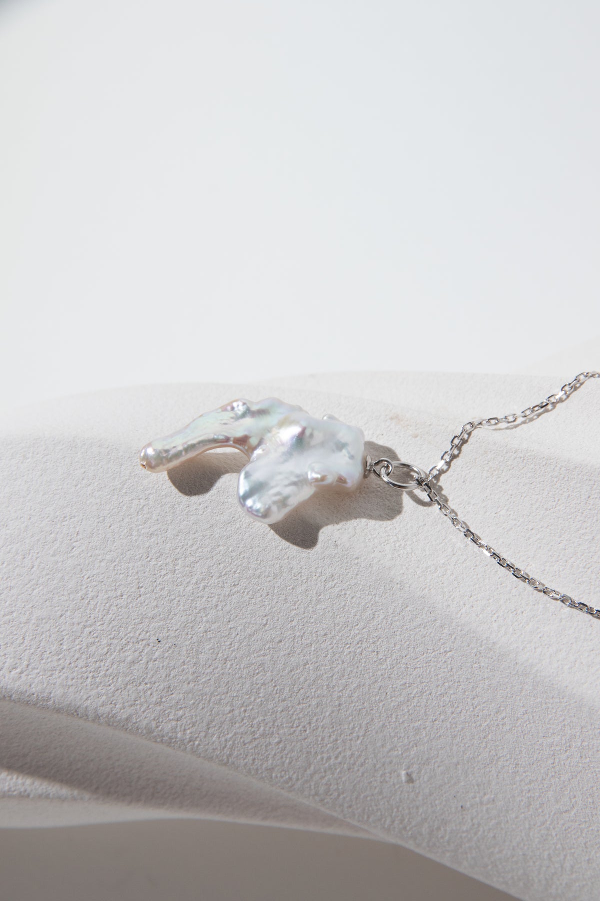 Seedless standard white irregular twined Pipa Pearl necklace set