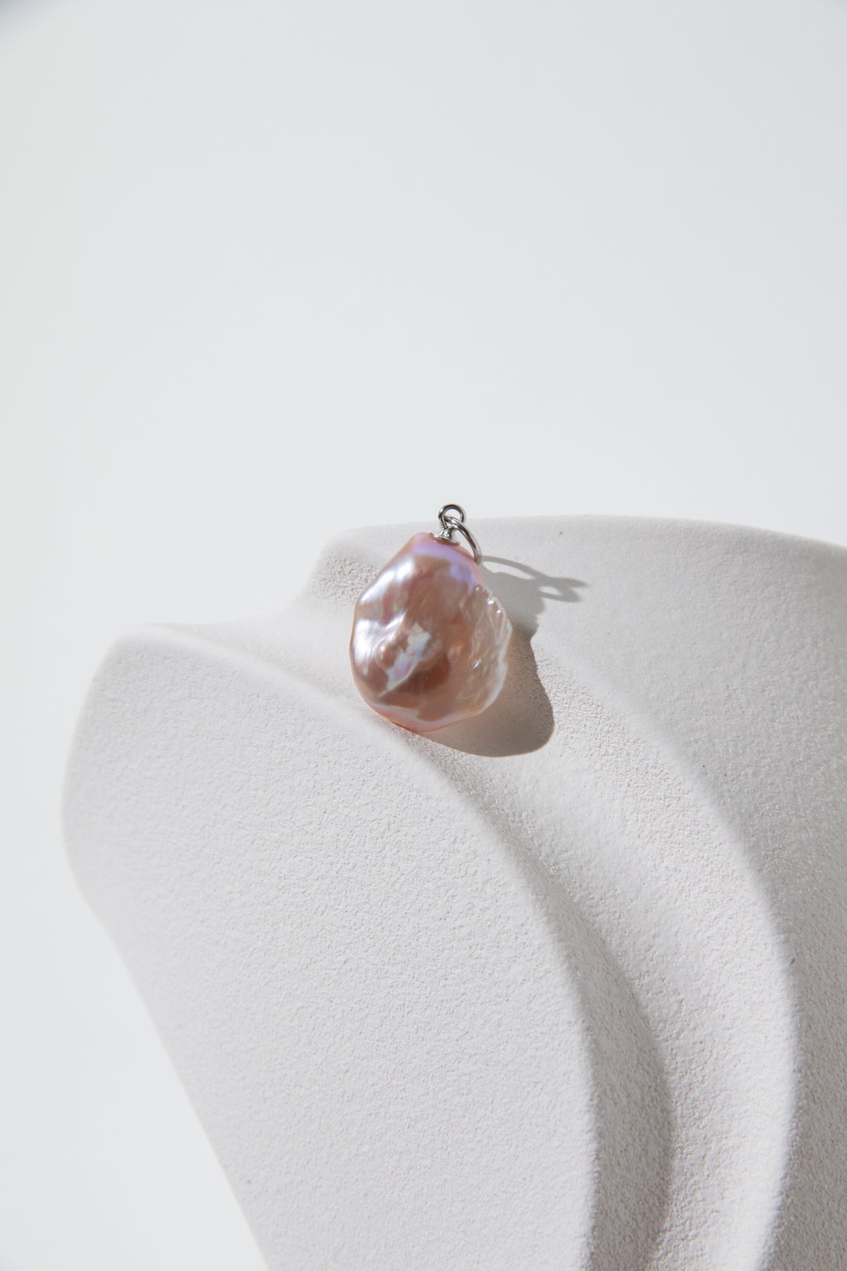 Entry level petal pearl pendant pink Nr.1