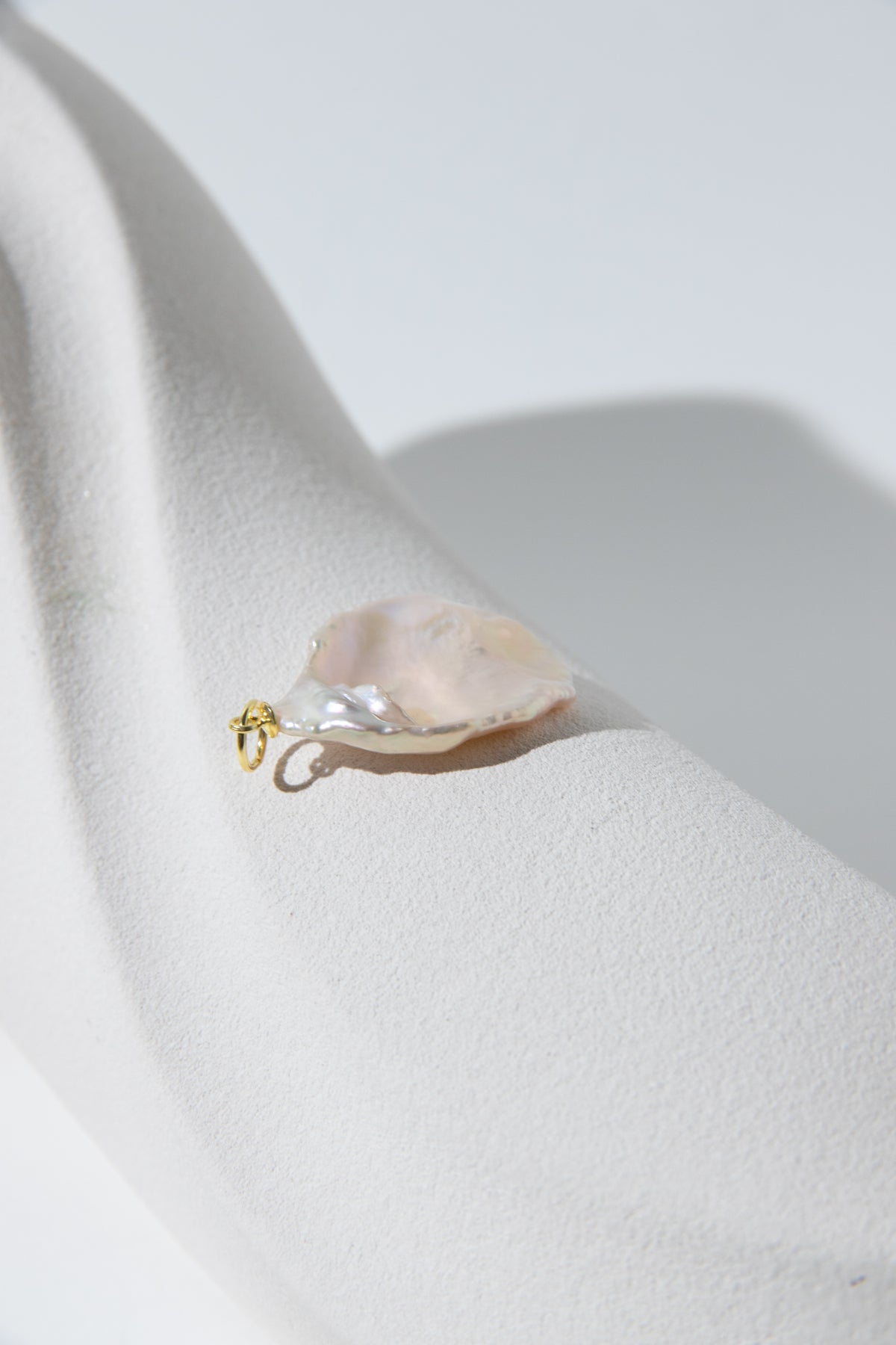 Entry level seedless petal pearl pendant big champagne Nr.4