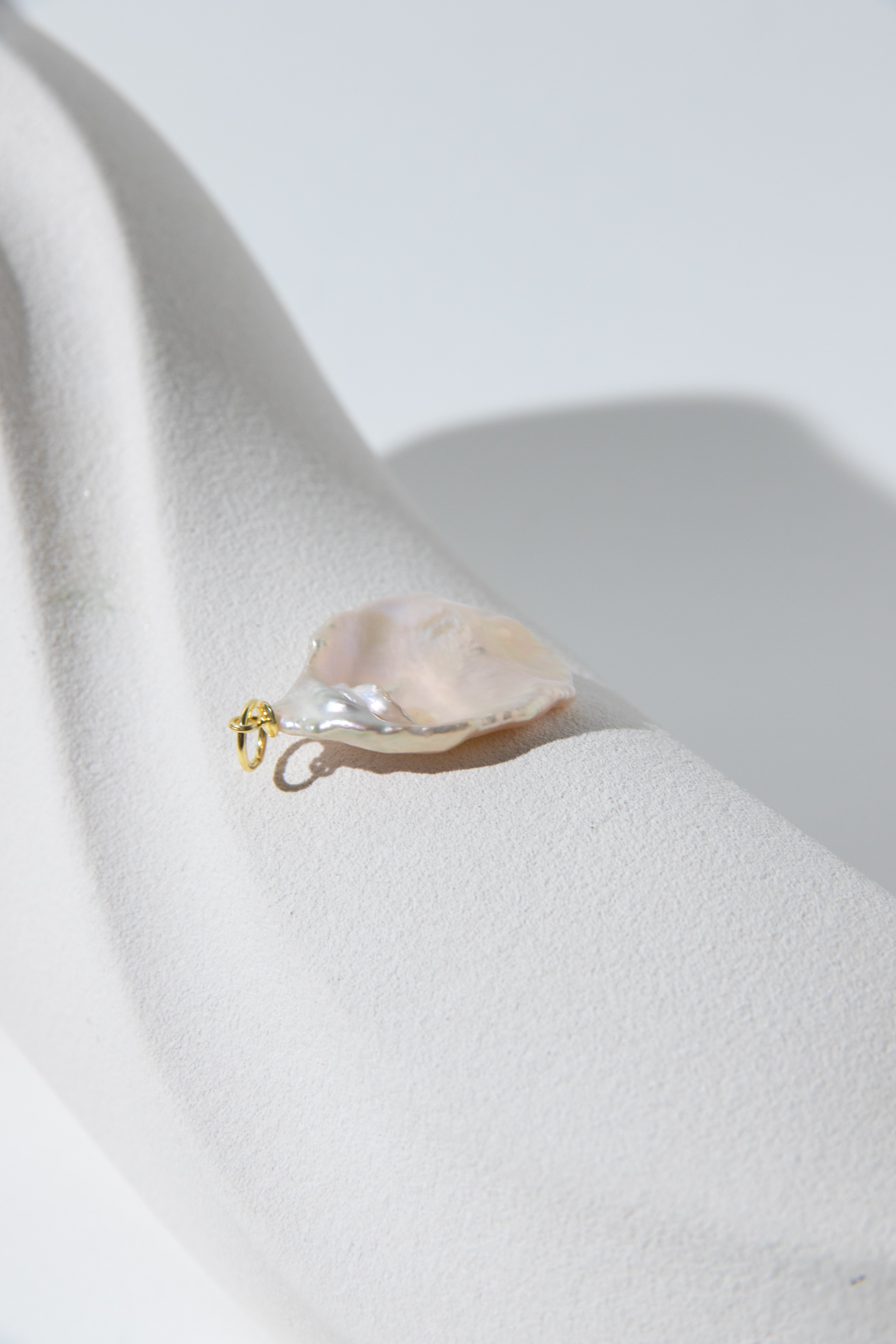 Entry level seedless petal pearl pendant big champagne Nr.4