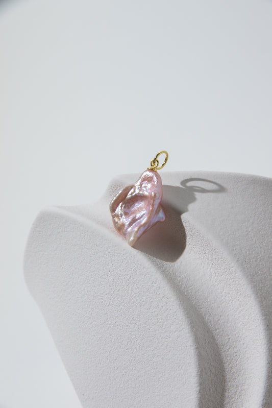 Entry level seedless petal pearl pendant Nr.5- little rose