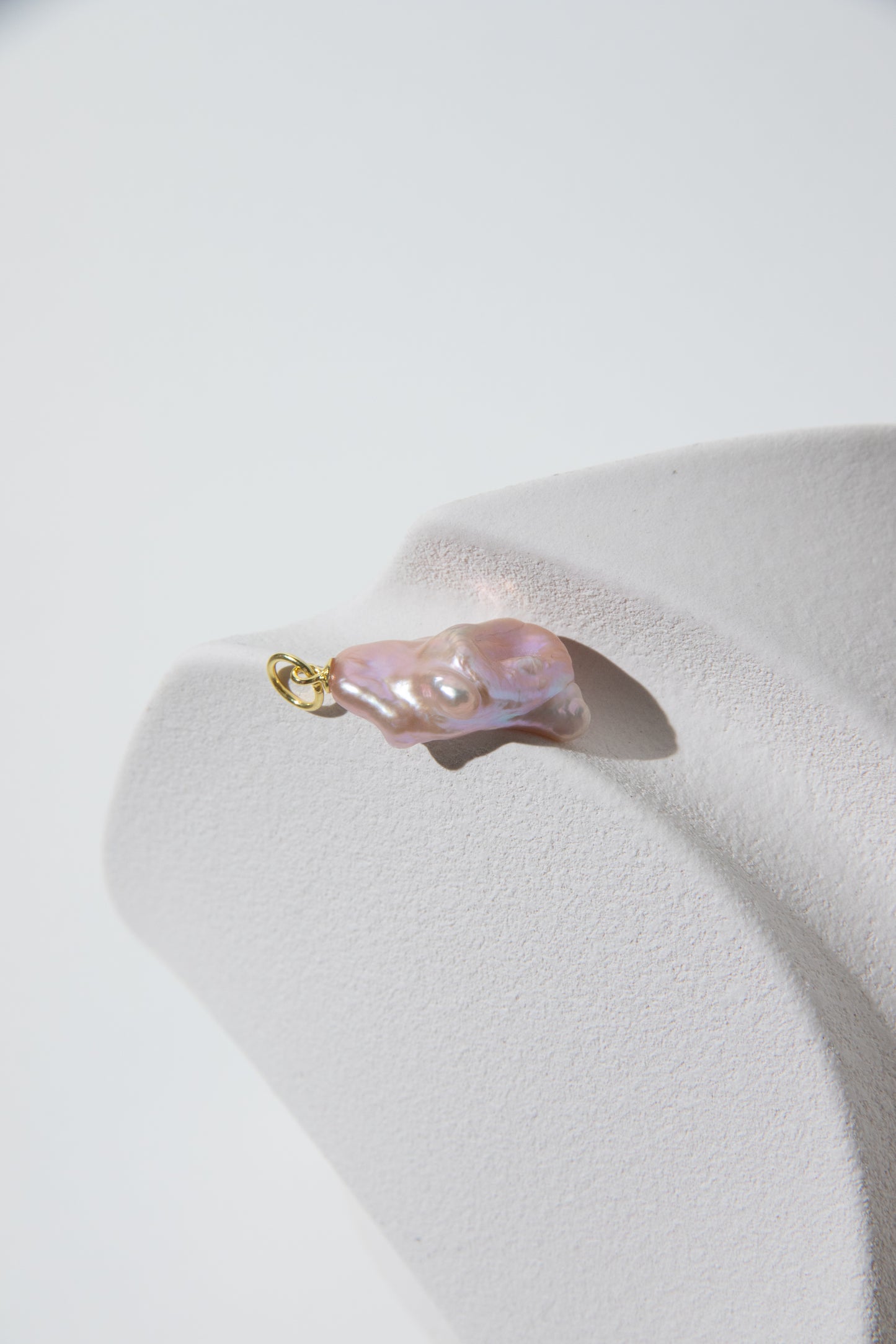 Entry level seedless petal pearl pendant Nr.5- little rose