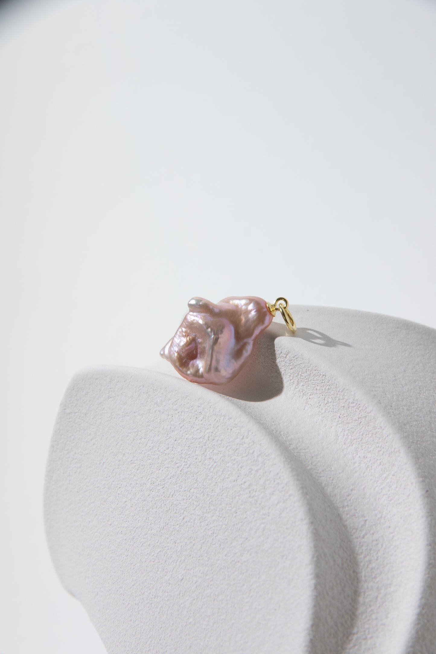 Entry level seedless petal pearl pendant Nr.5- little rose
