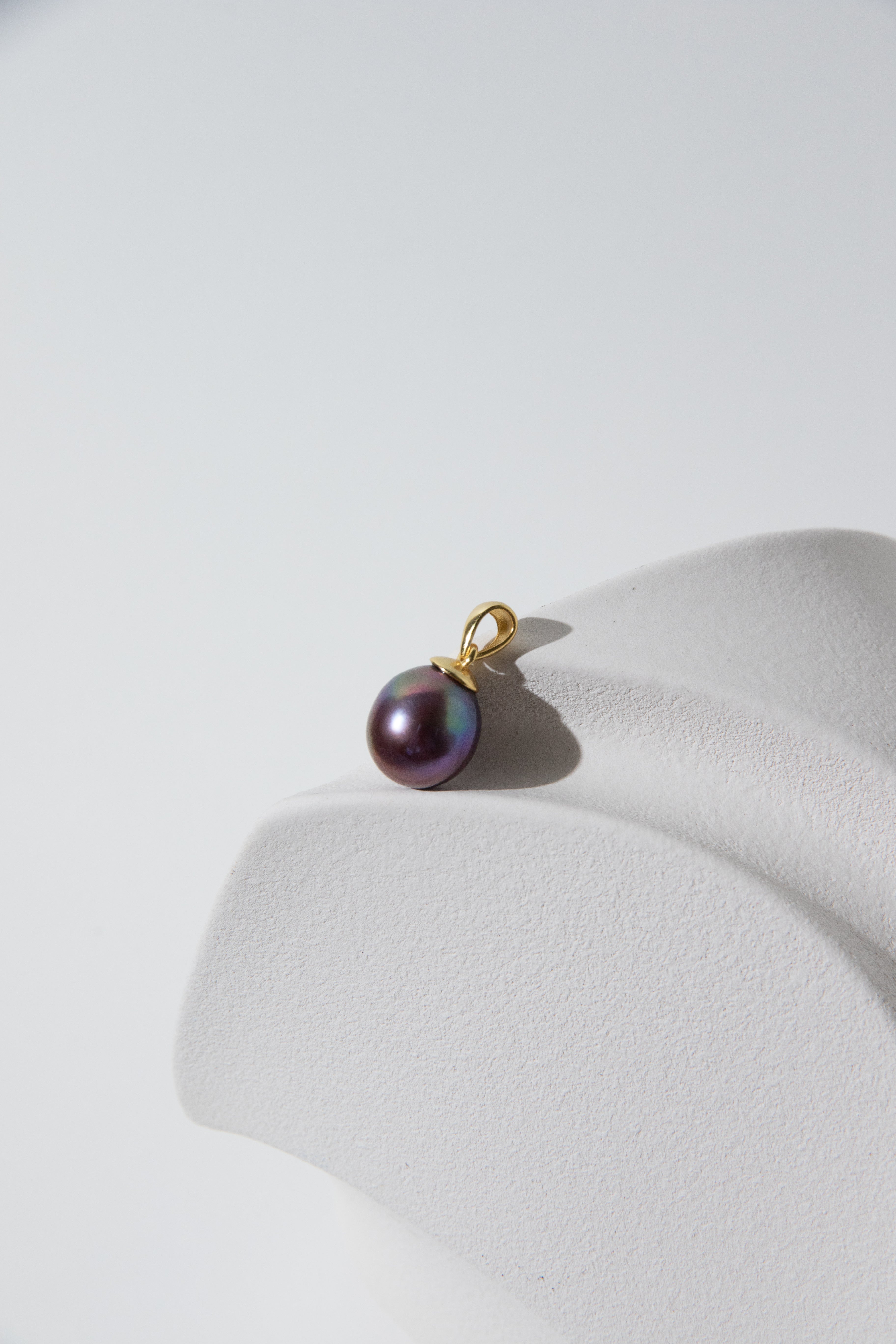 Deep purple drop pearl pendant