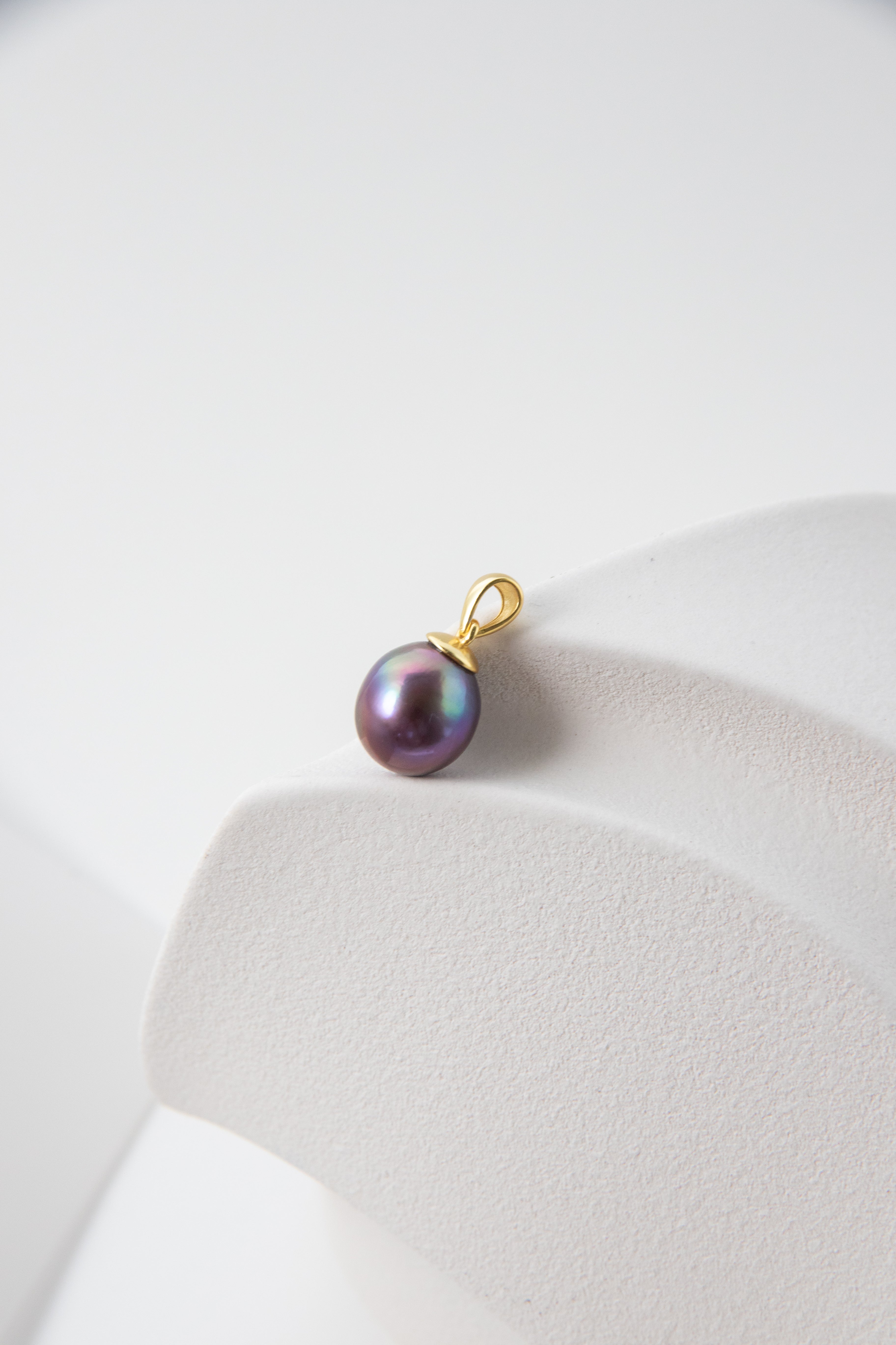 Deep purple drop pearl pendant