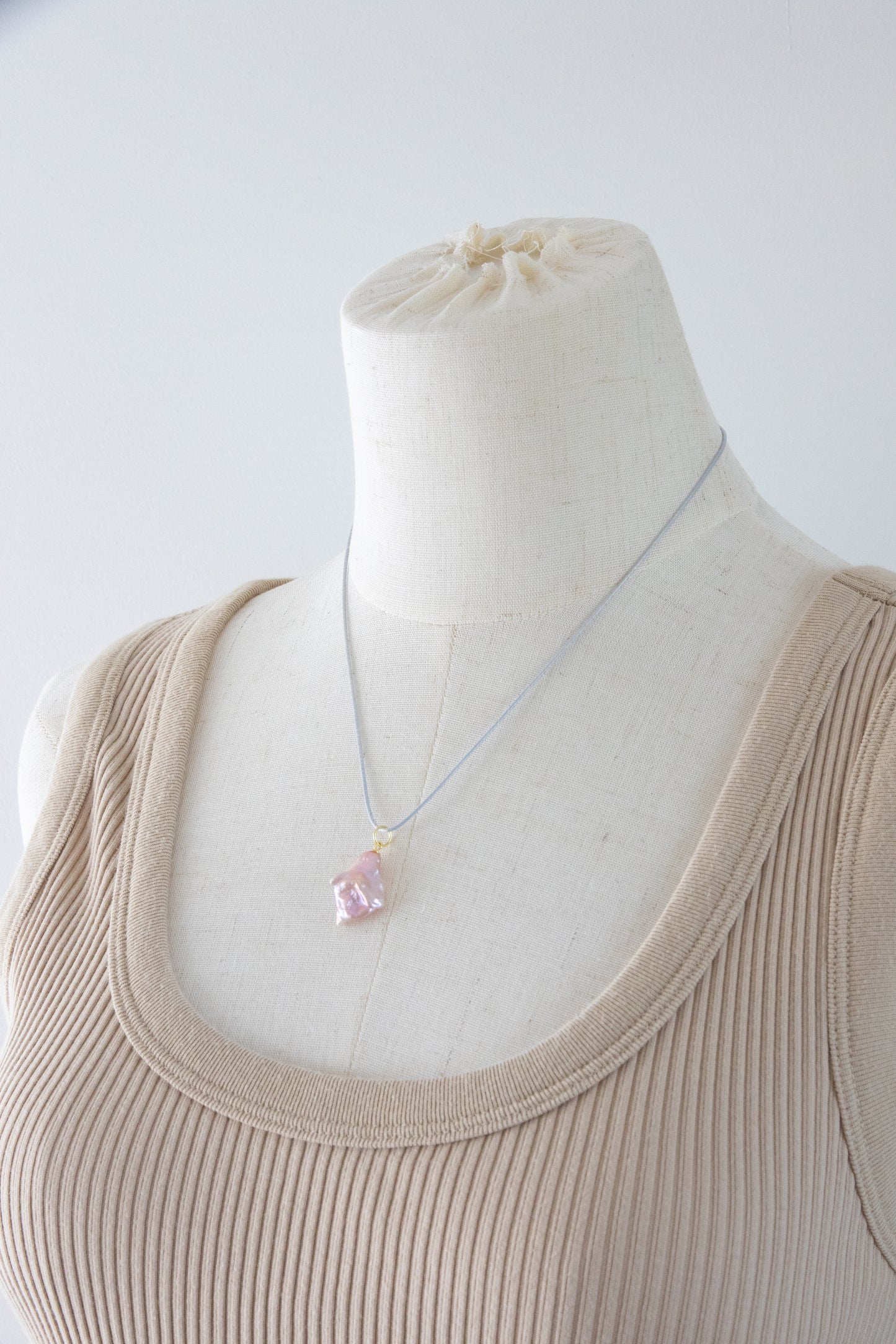 Entry level seedless petal pearl pendant Nr.5- little rose