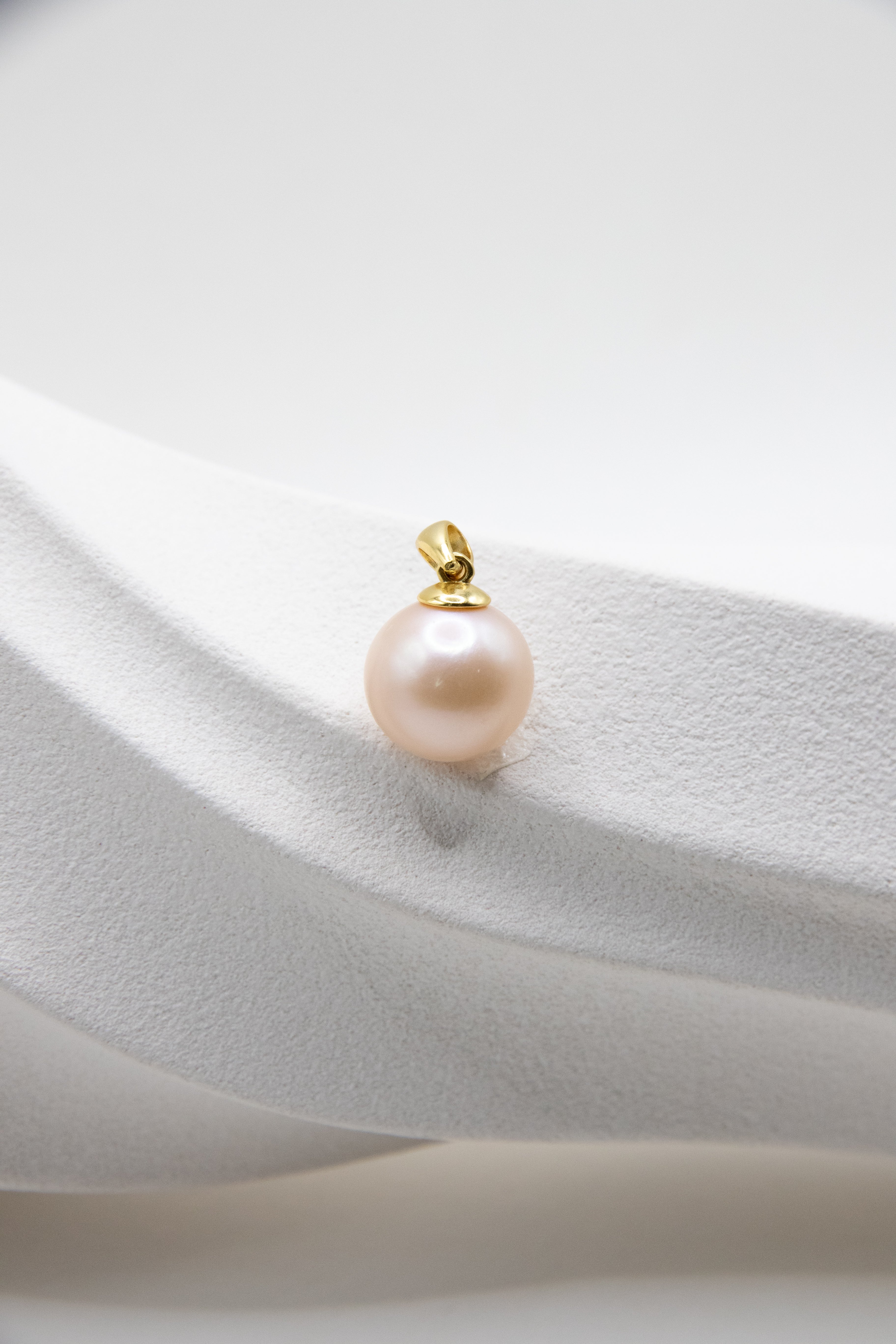 Entry Level Basic Champagne Round Pearl