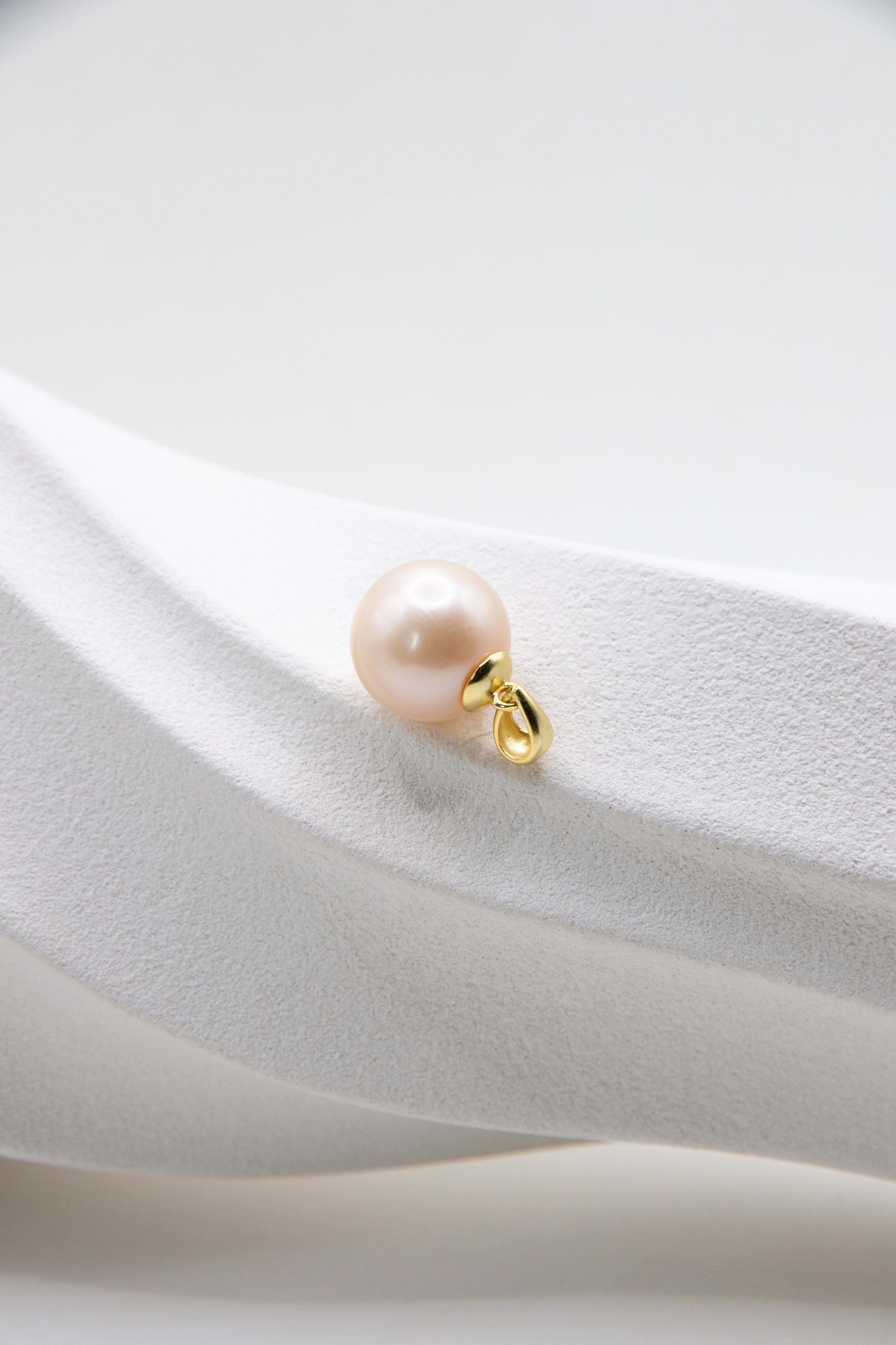 Entry Level Basic Champagne Round Pearl