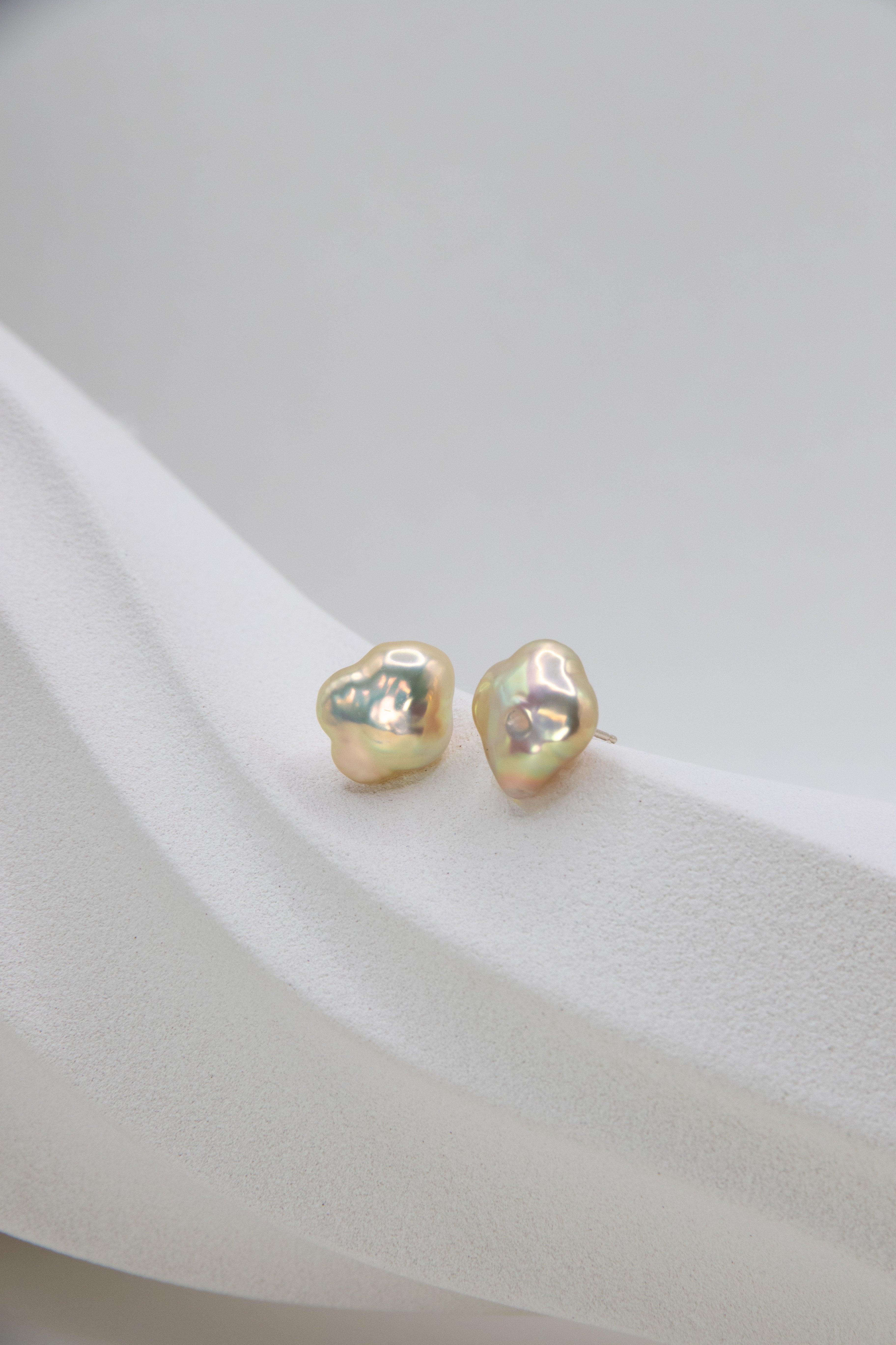 Excellent Level Translucent Crystal Golden Clover Ear Studs