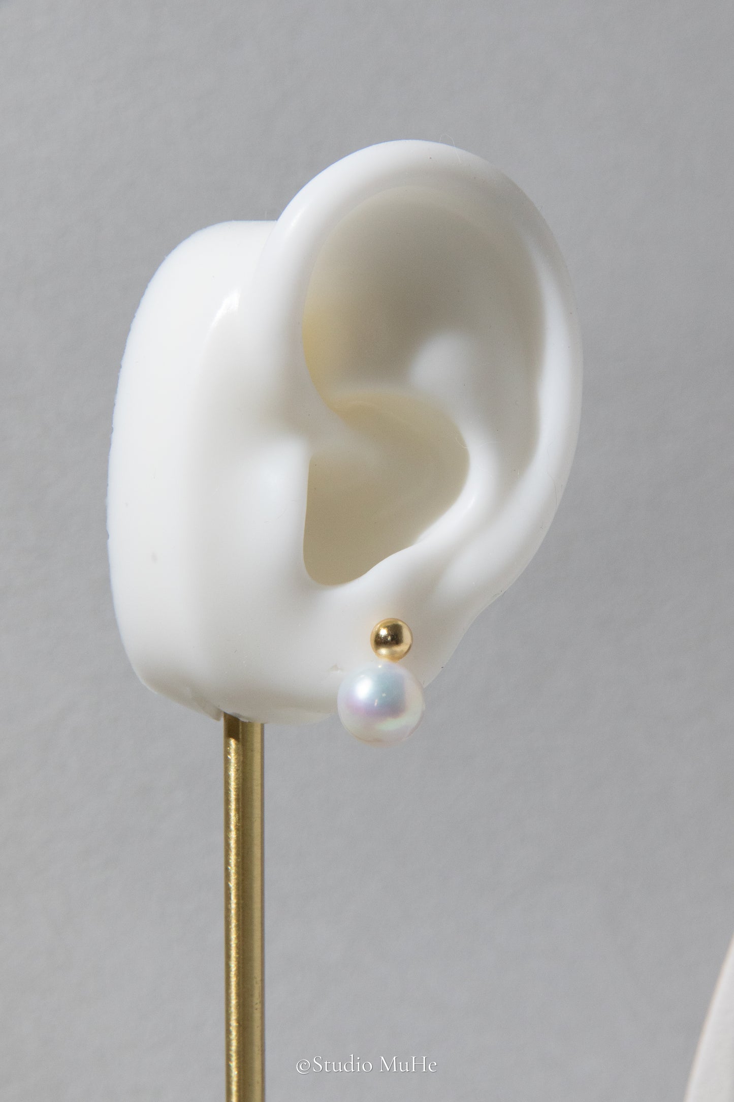 simple snow ball-daily ear studs