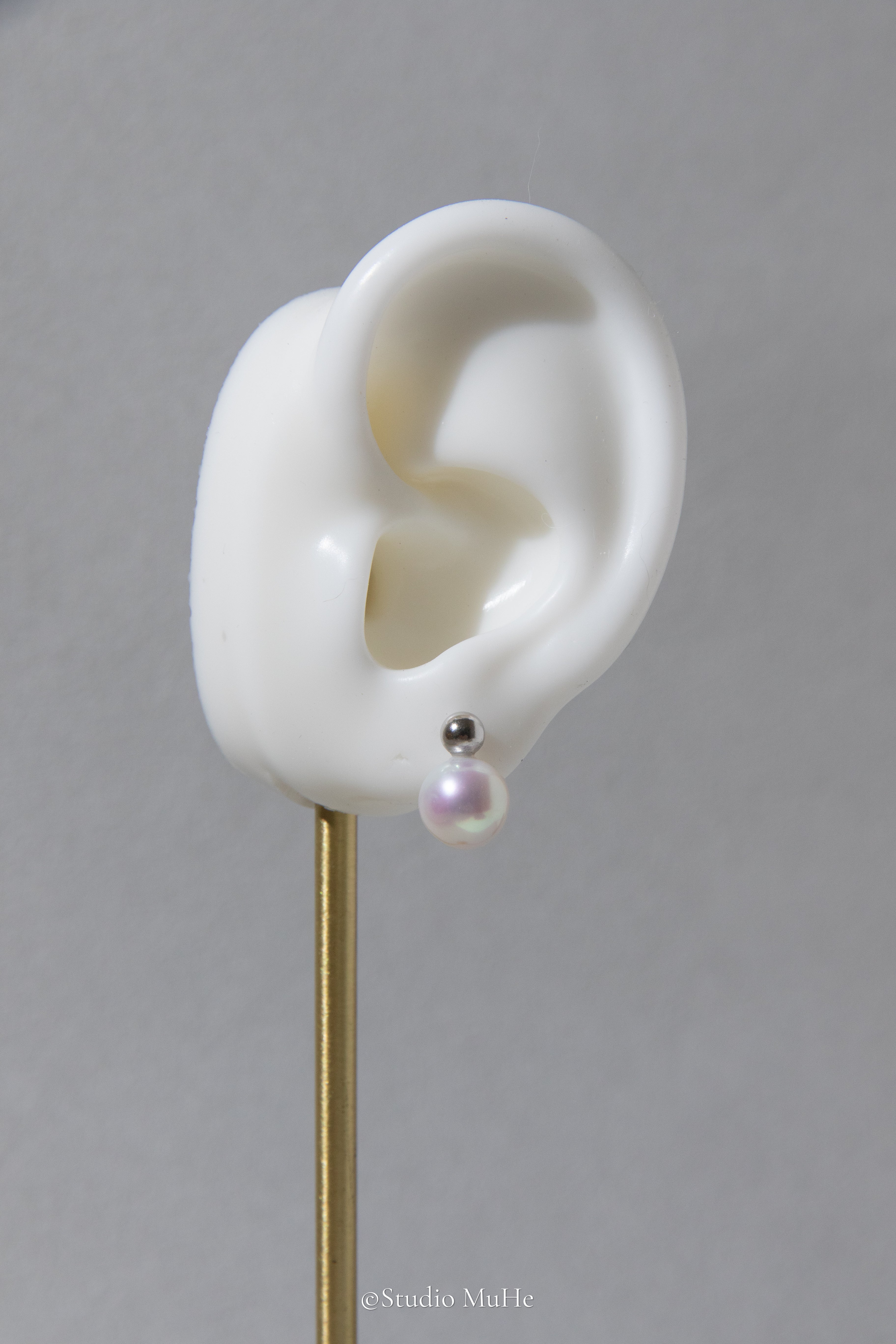 simple snow ball-daily ear studs