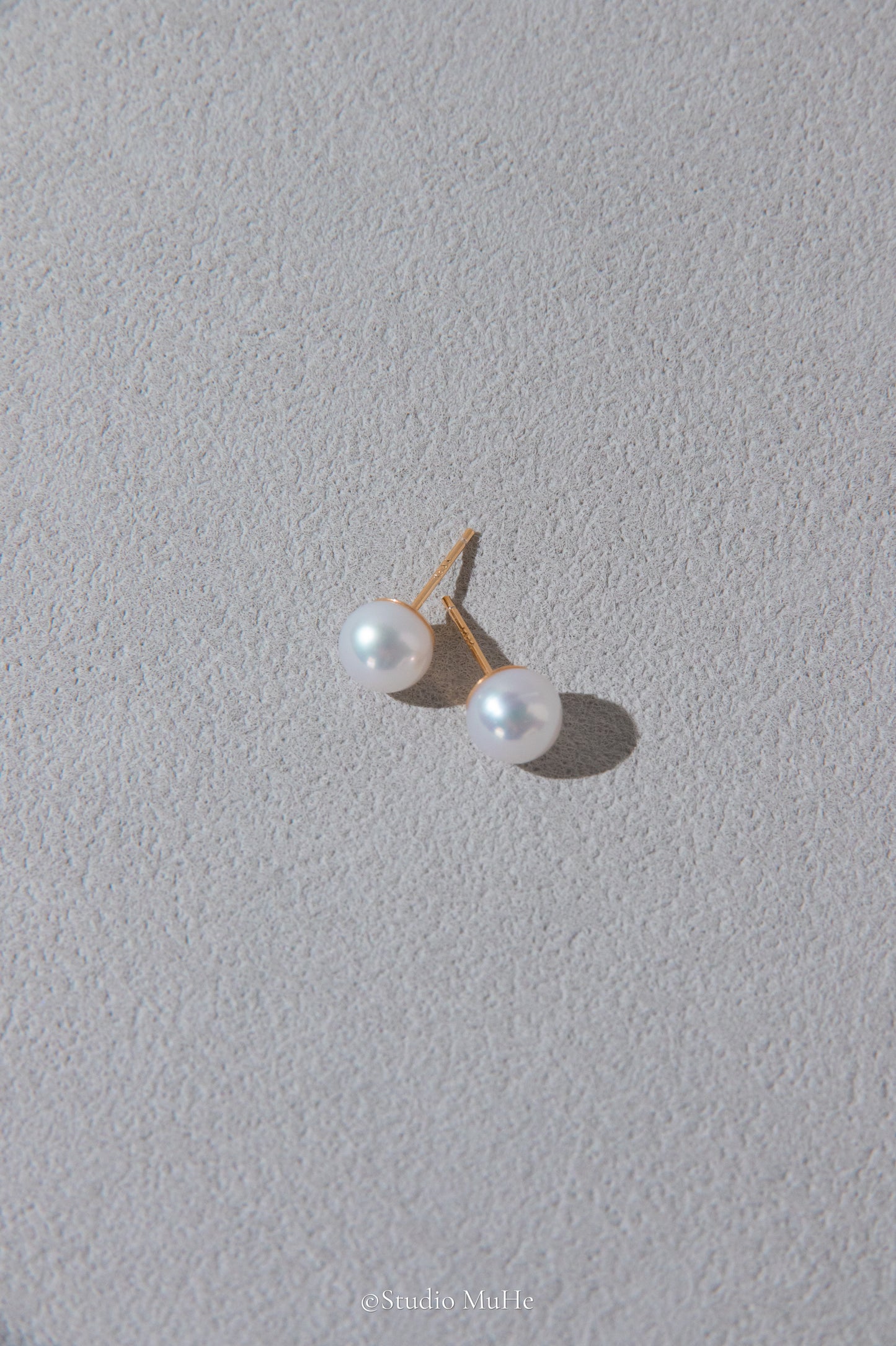 Everyday morning-Classic white pearl studs