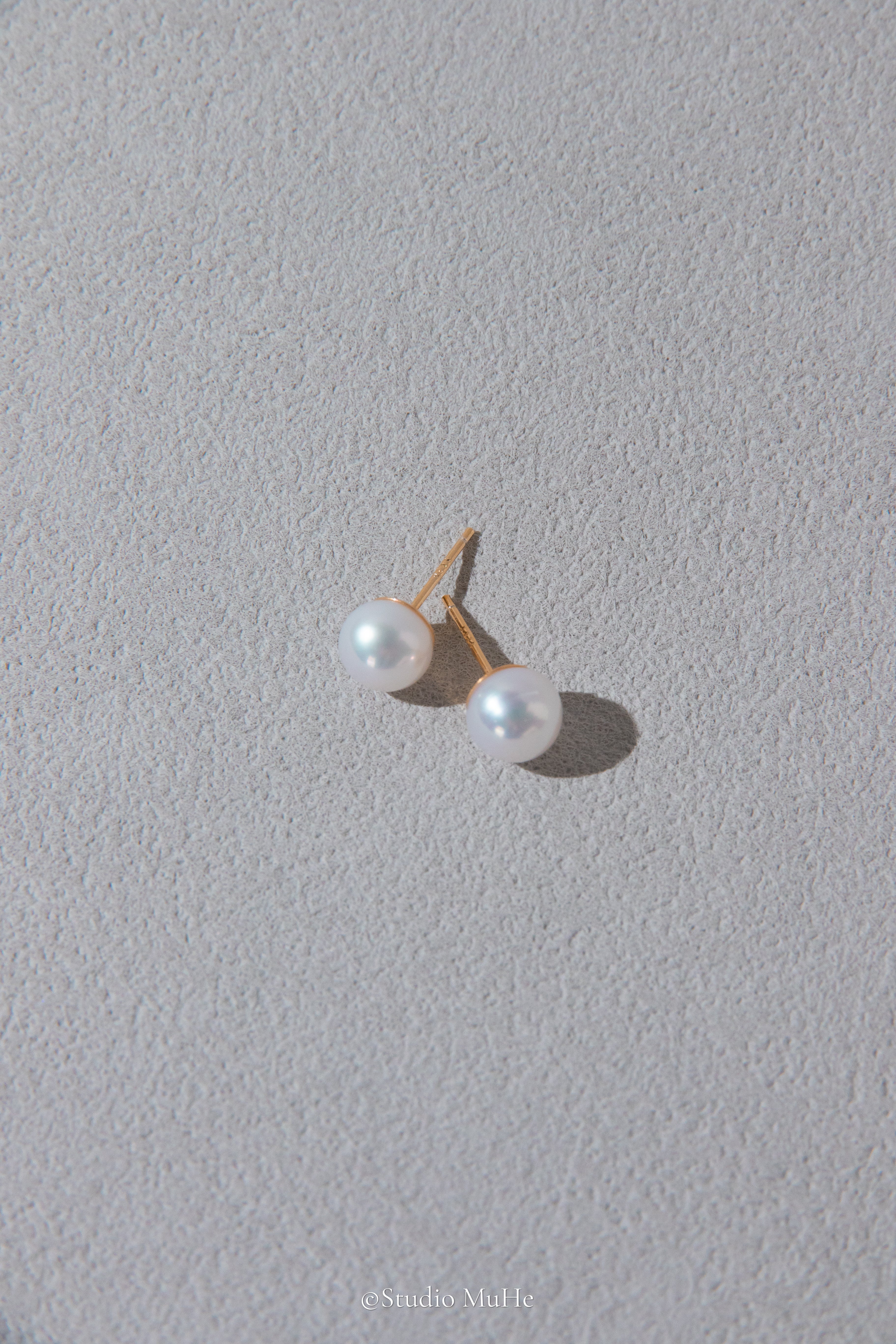 Everyday morning-Classic white pearl studs