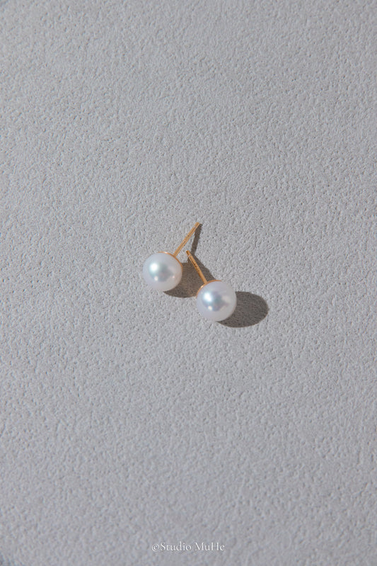 Everyday morning-Classic white pearl studs