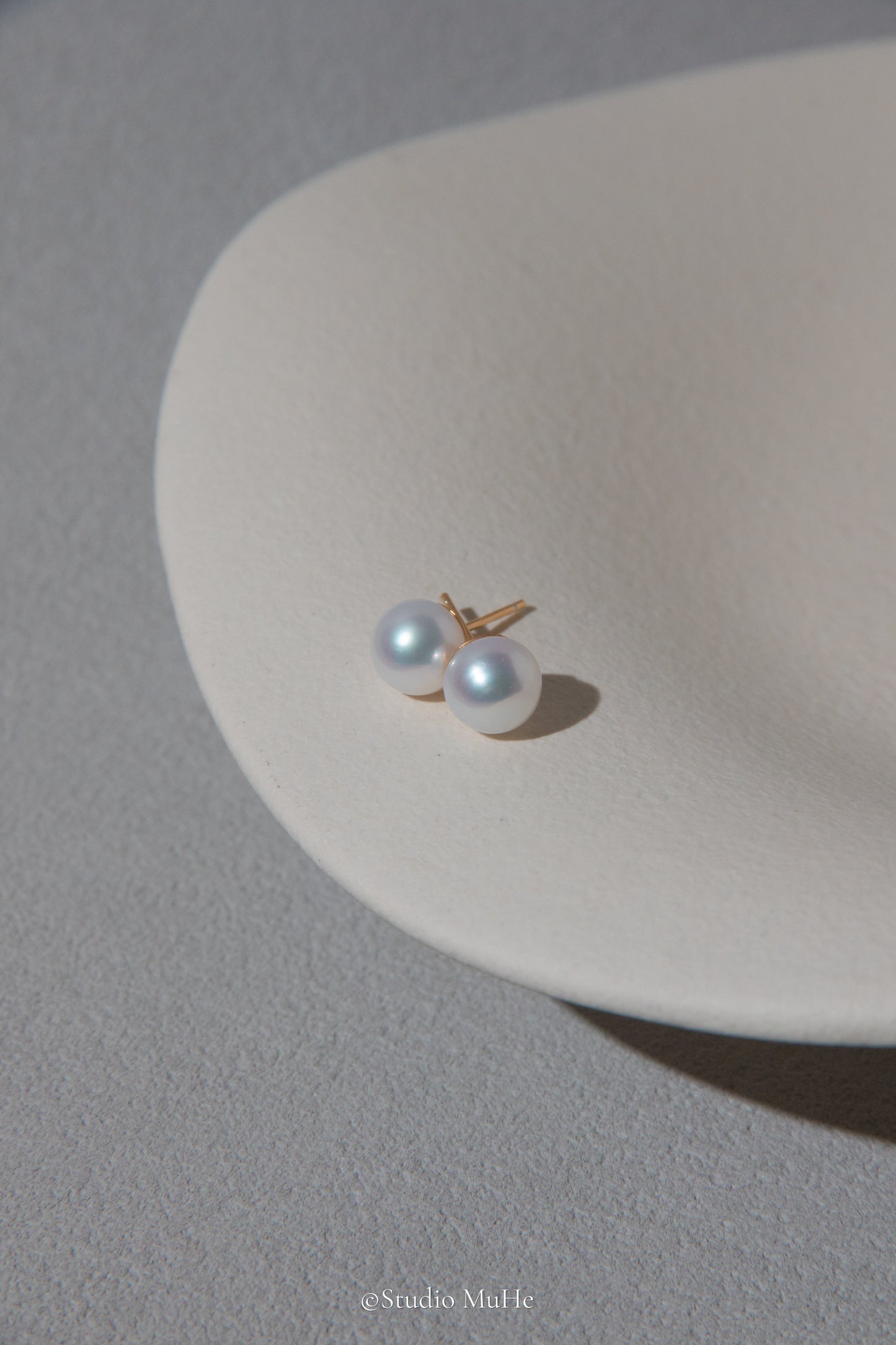 Everyday morning-Classic white pearl studs