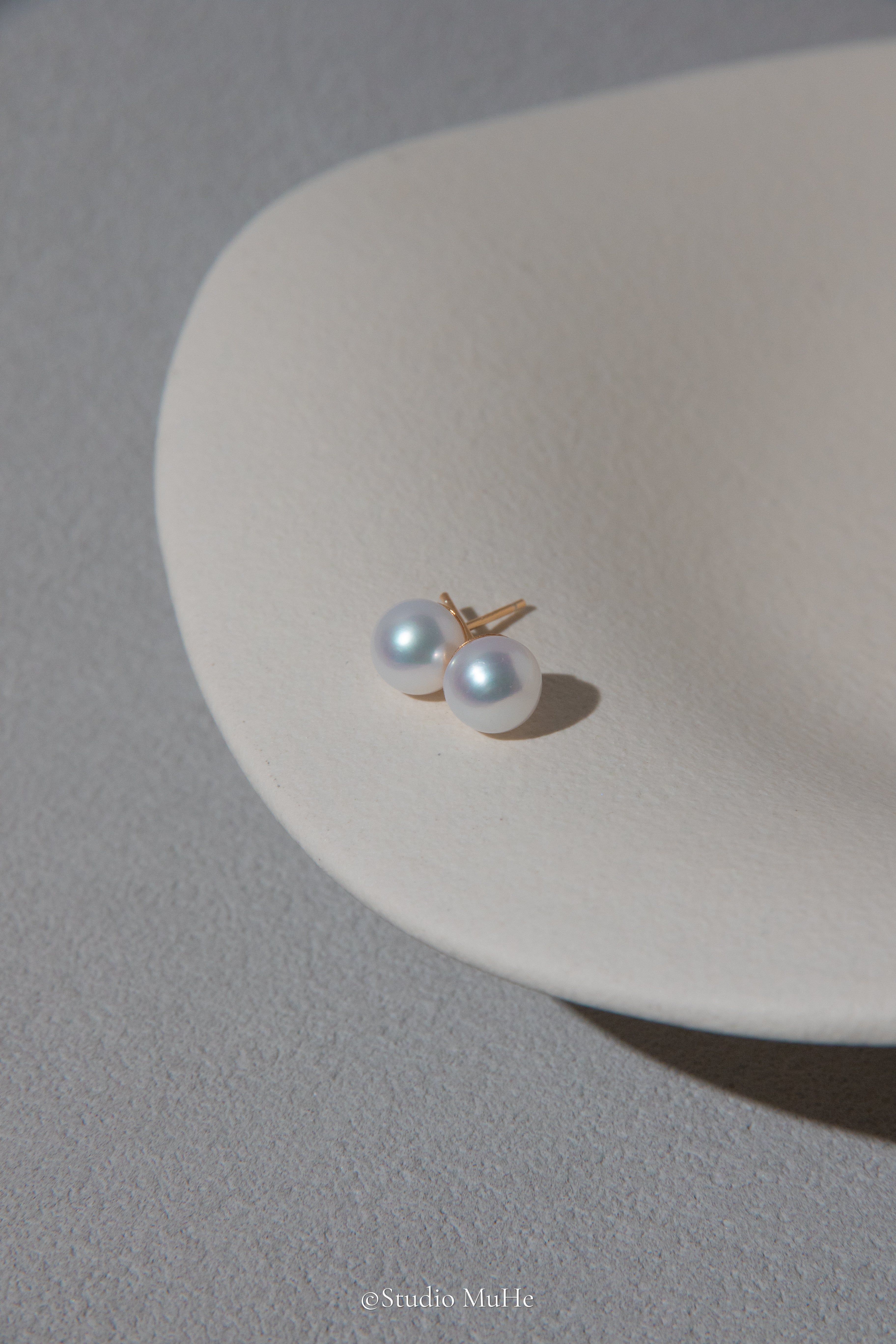Everyday morning-Classic white pearl studs