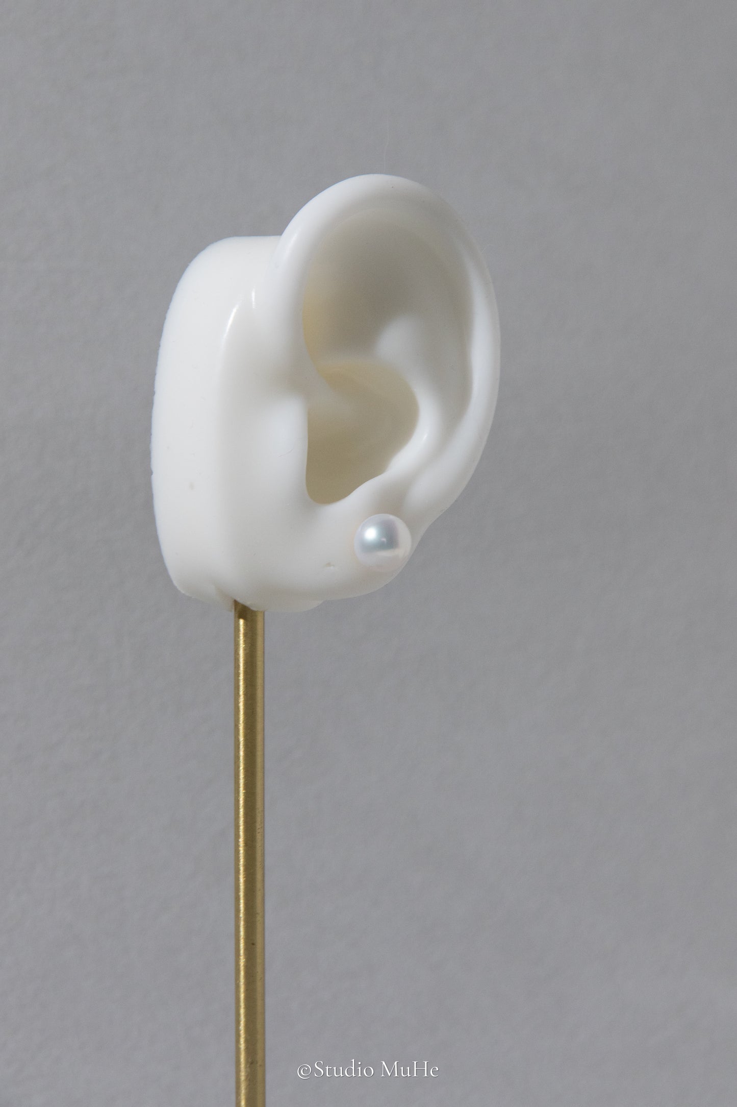 Everyday morning-Classic white pearl studs