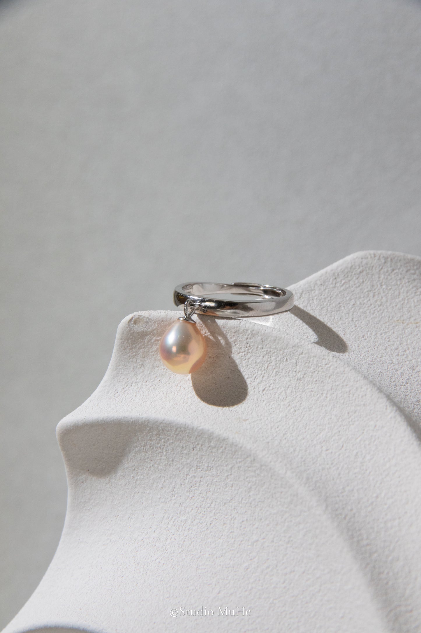 Fantastic rare color drop pearl dancing ring