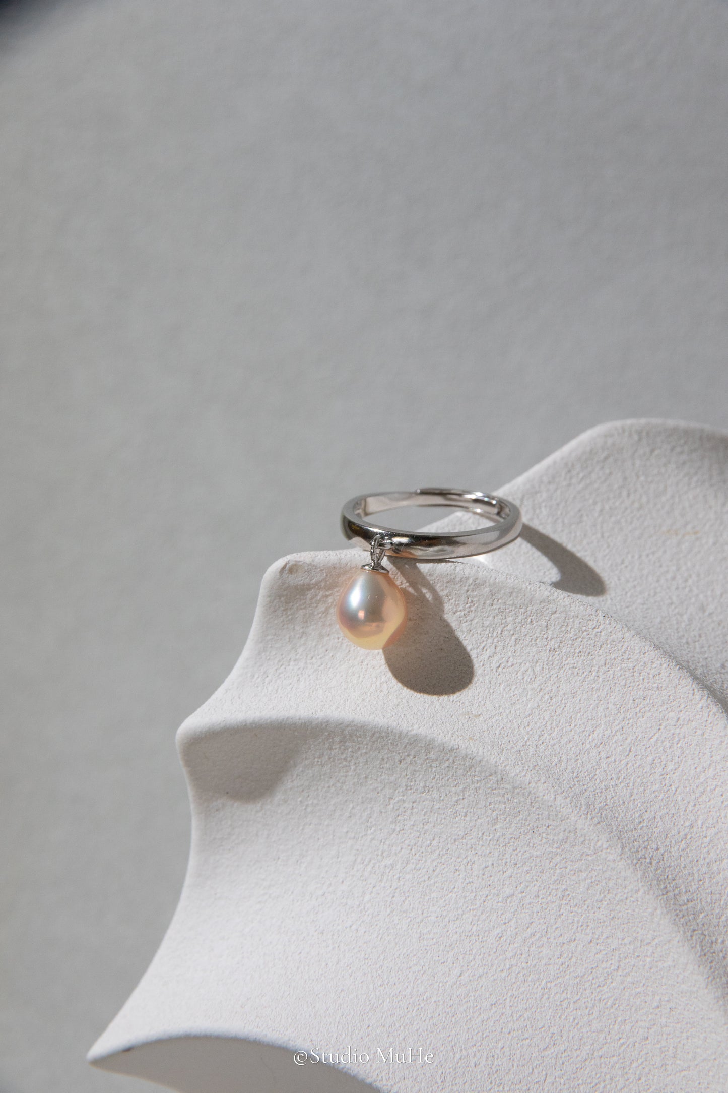Fantastic rare color drop pearl dancing ring