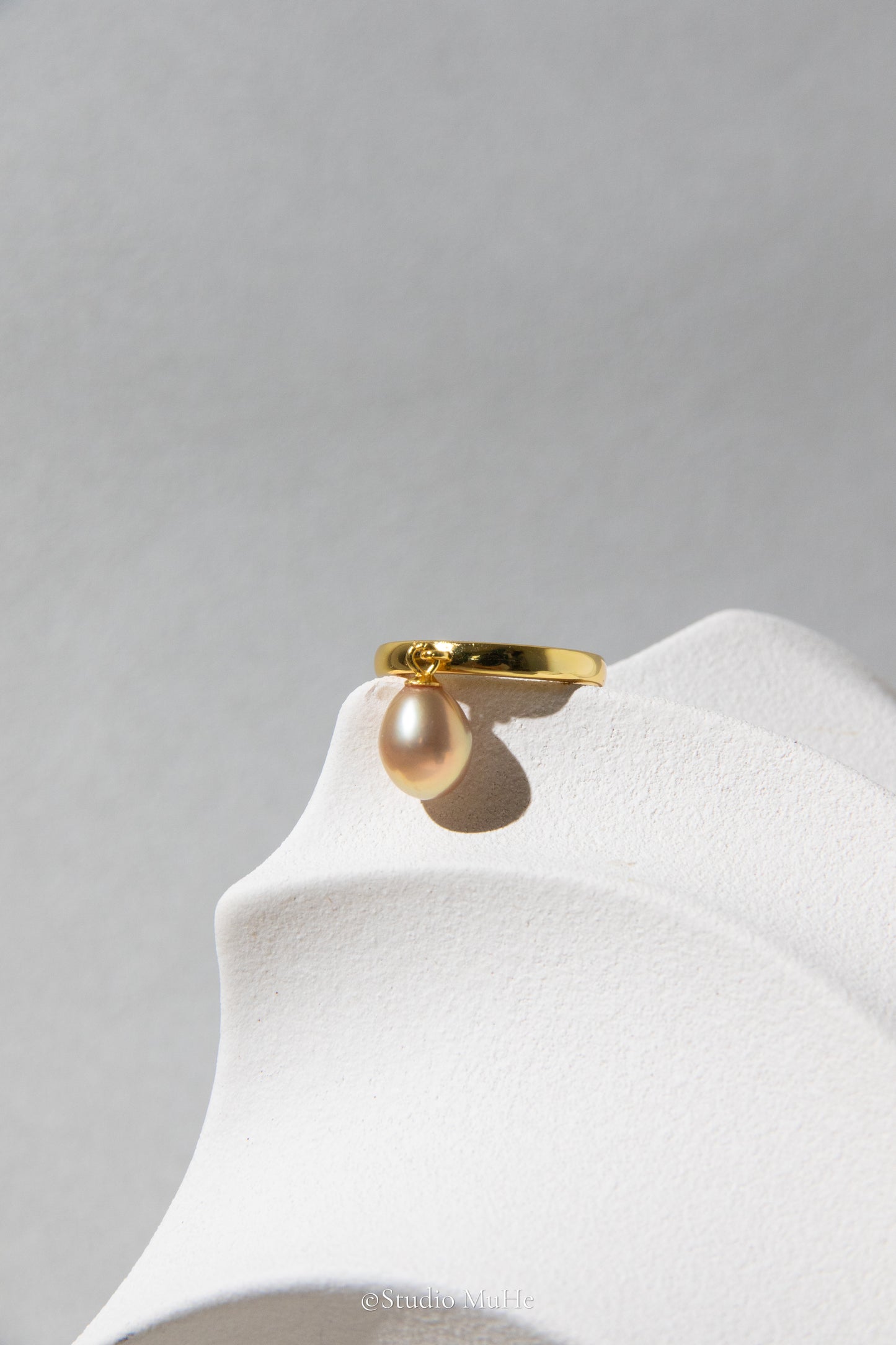 Fantastic rare color drop pearl dancing ring