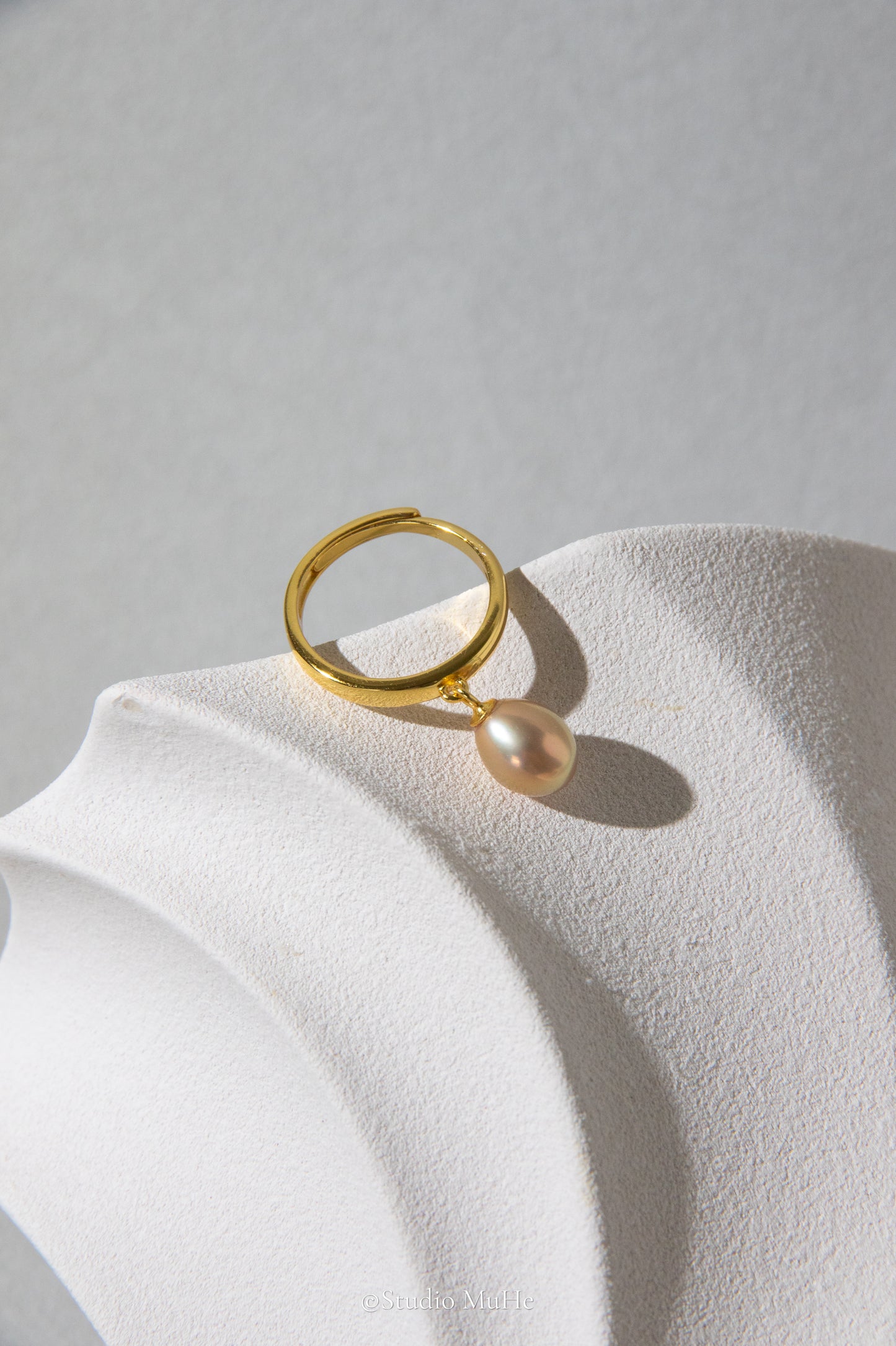 Fantastic rare color drop pearl dancing ring