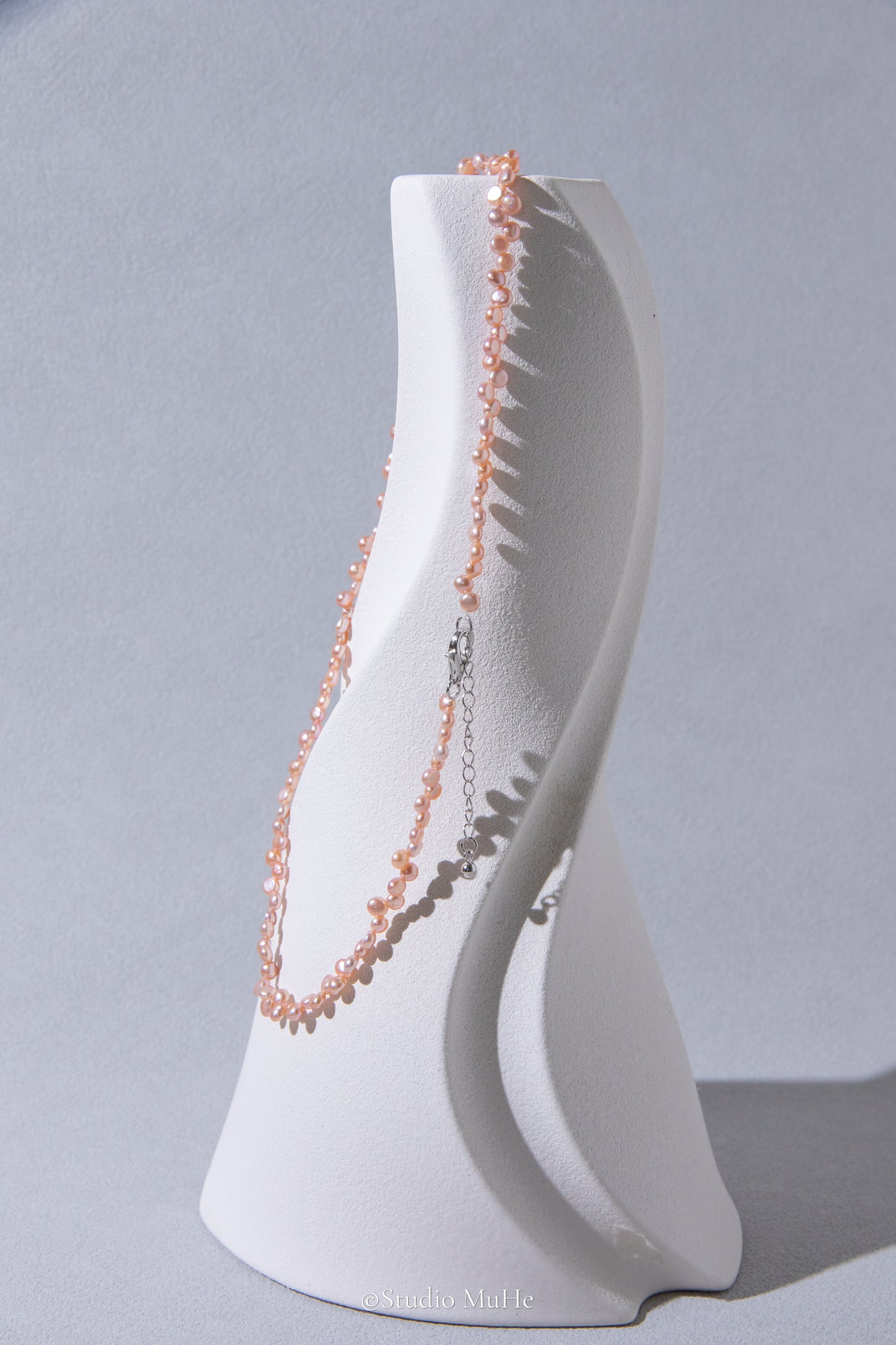 Floral peach- mini seedless flat round peach toned pink pearl necklace