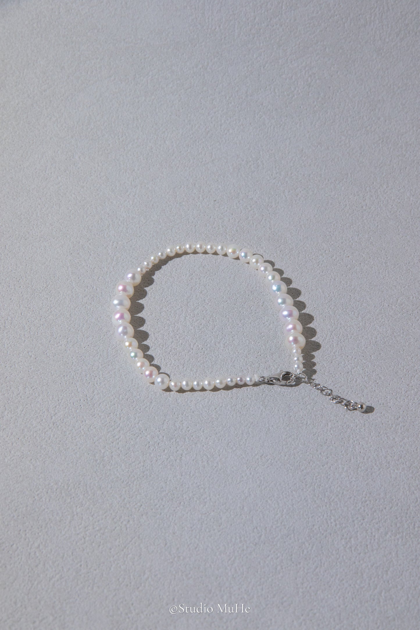 Gradient white pearl bracelet Nr.1