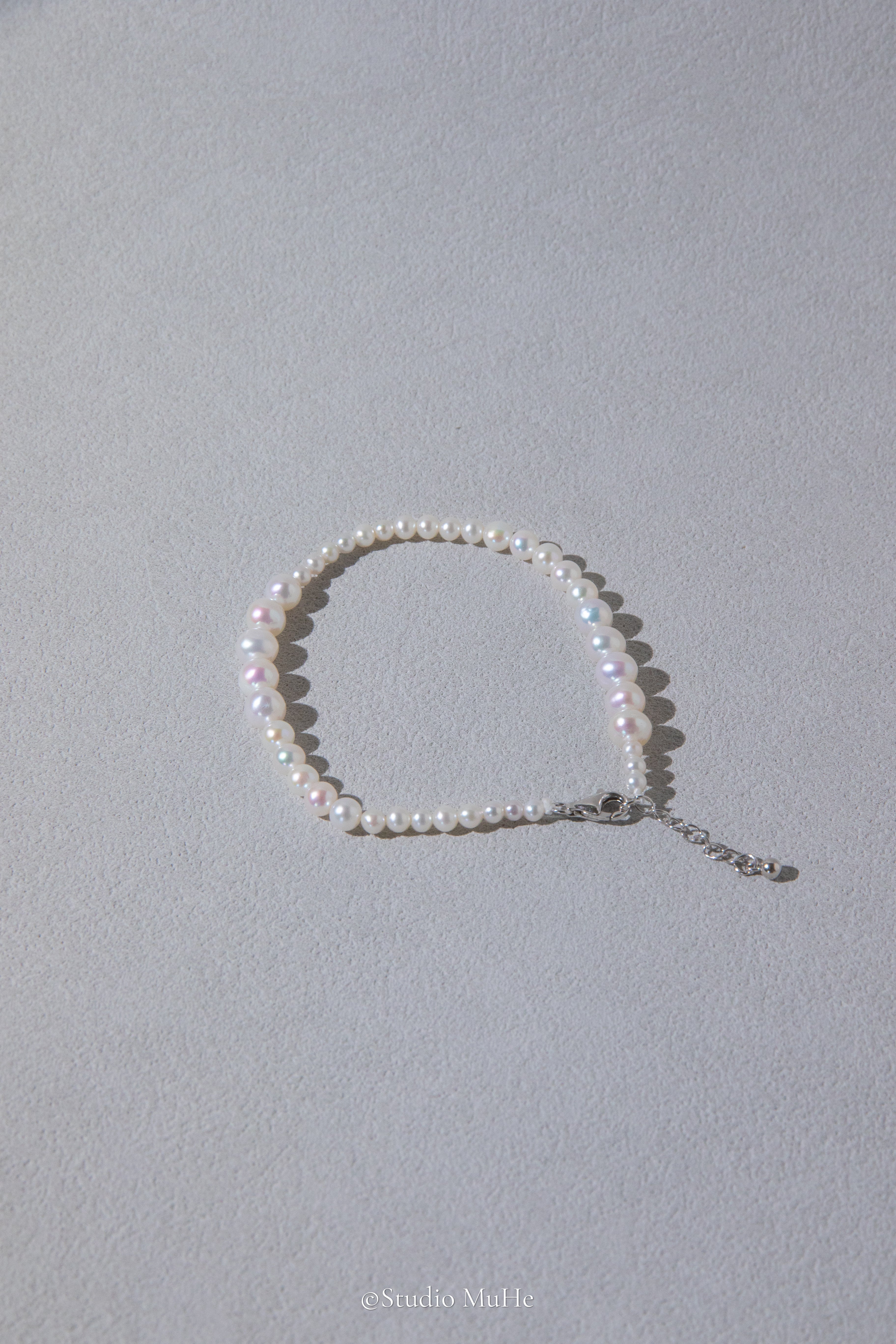Gradient white pearl bracelet Nr.1