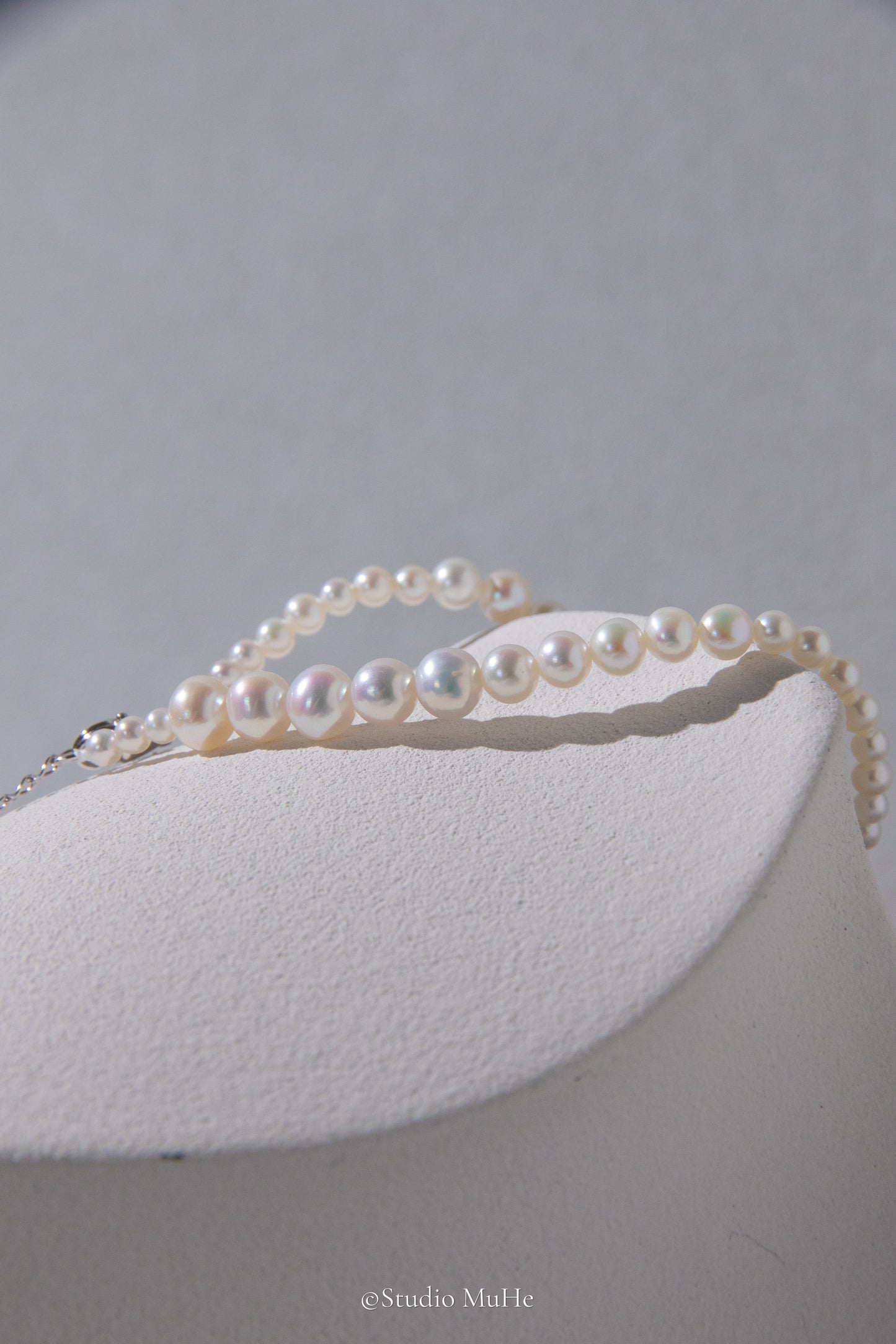 Gradient white pearl bracelet Nr.1