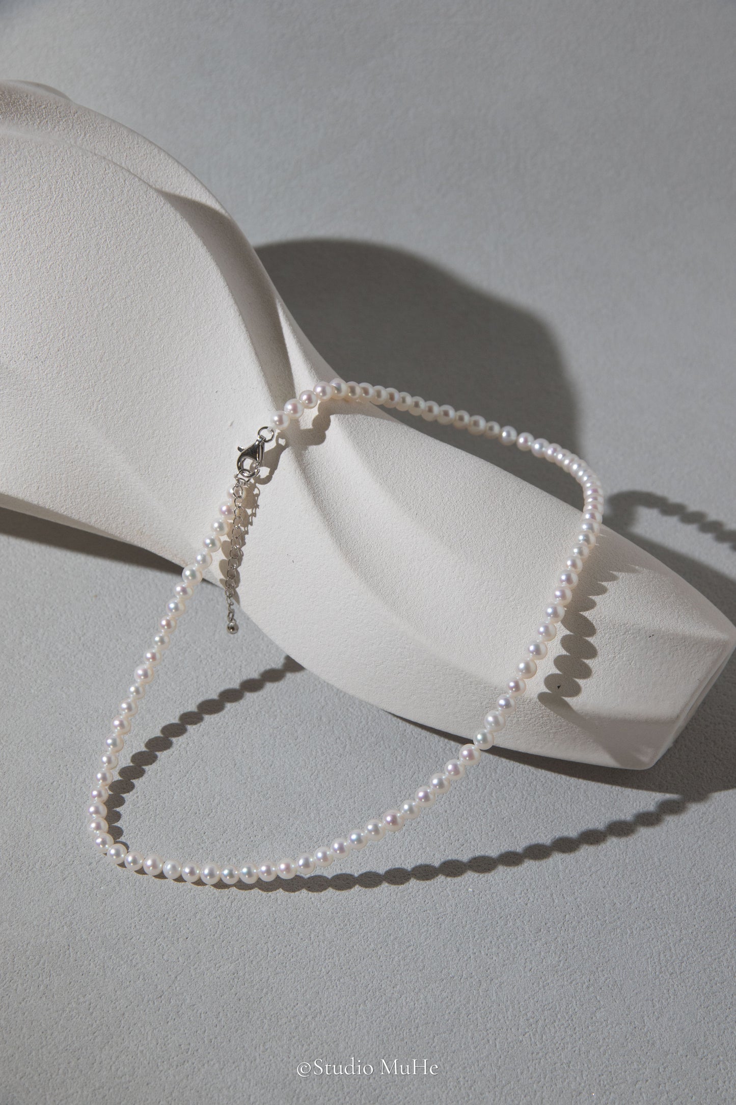 Daily classic- 4.5mm round white freshwater pearl necklace