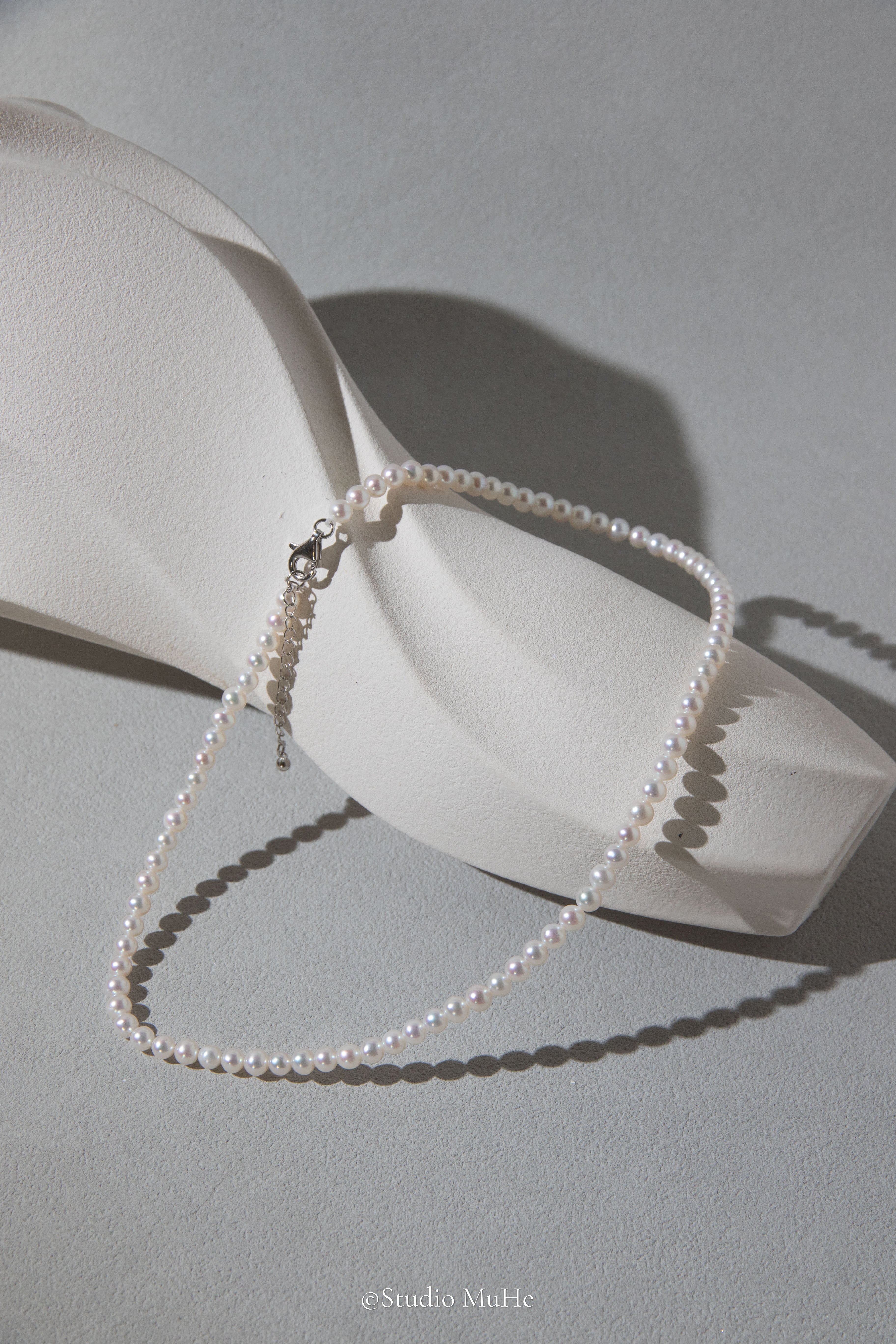 Daily classic- 4.5mm round white freshwater pearl necklace