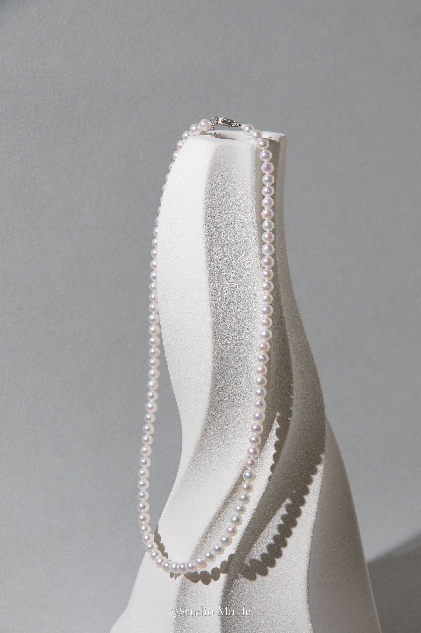 Daily classic- 4.5mm round white freshwater pearl necklace