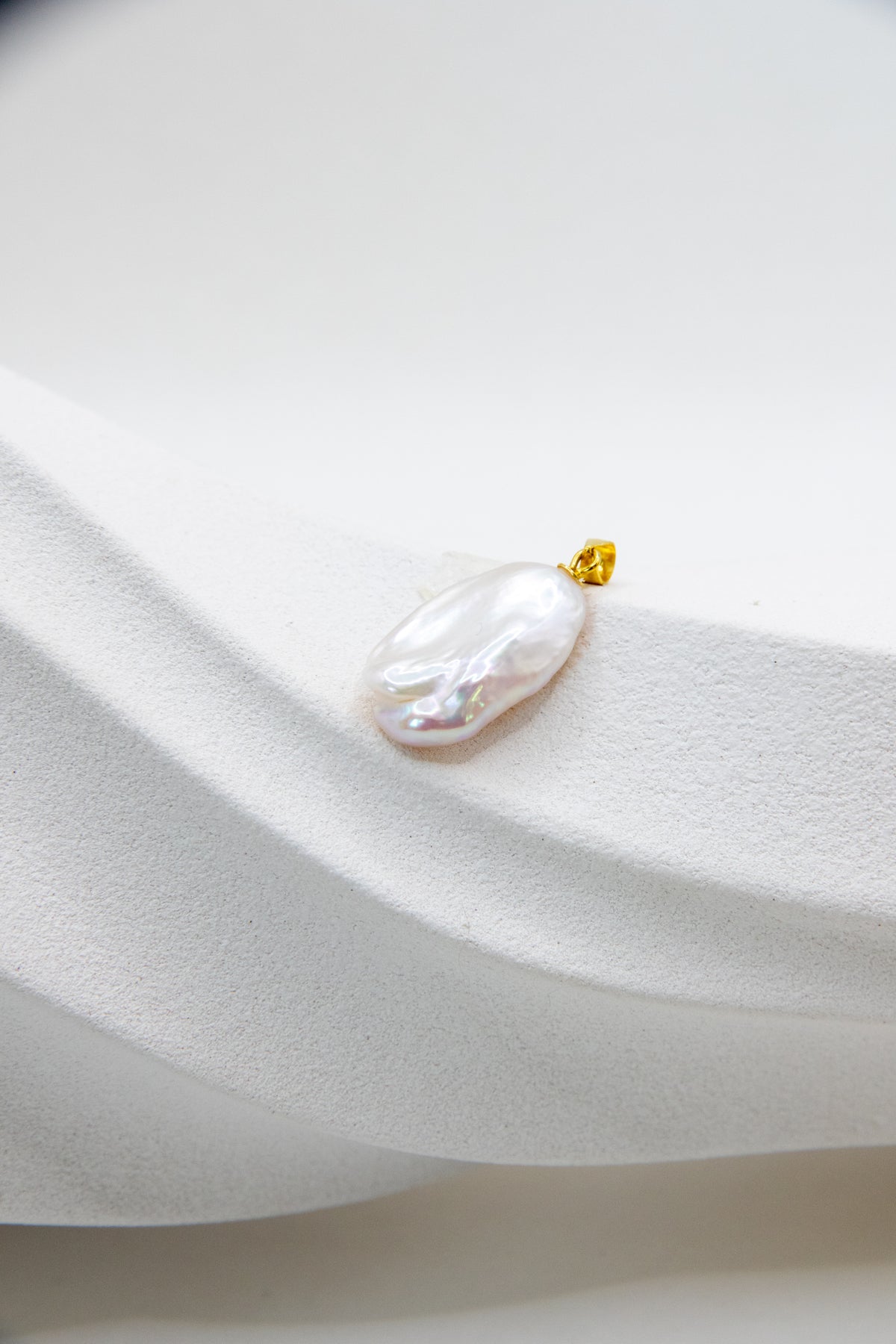 Authentic White seedless petal