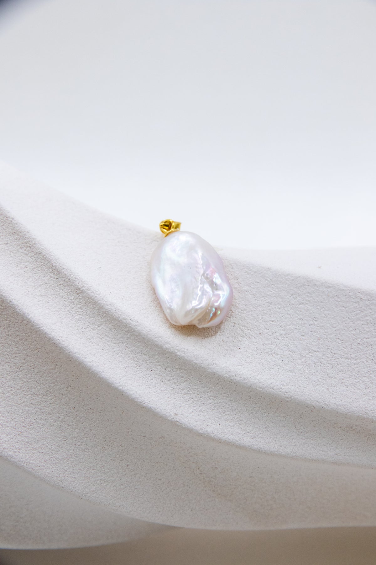 Authentic White seedless petal