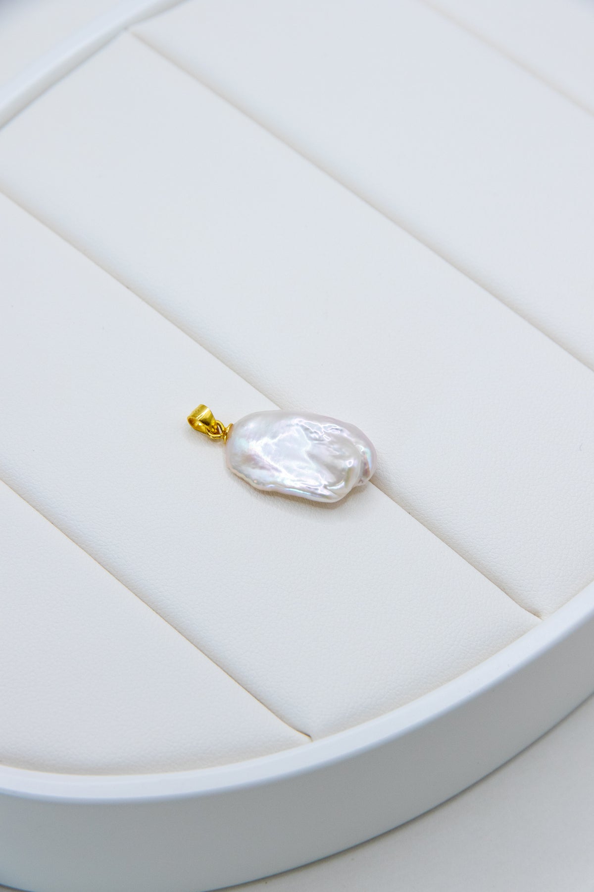 Authentic White seedless petal