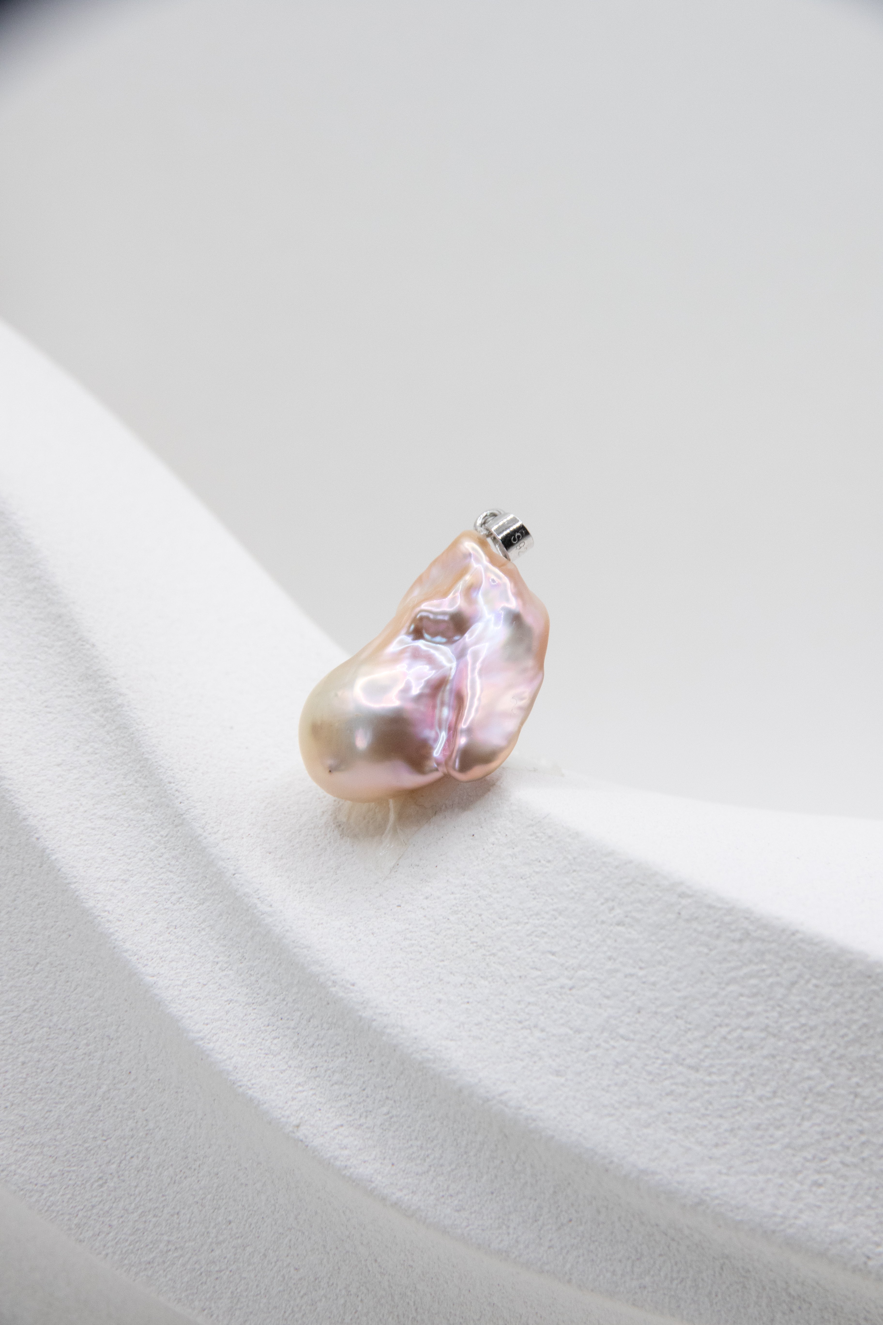 Entry-Level Metallic Mild Pink Baroque Pendant